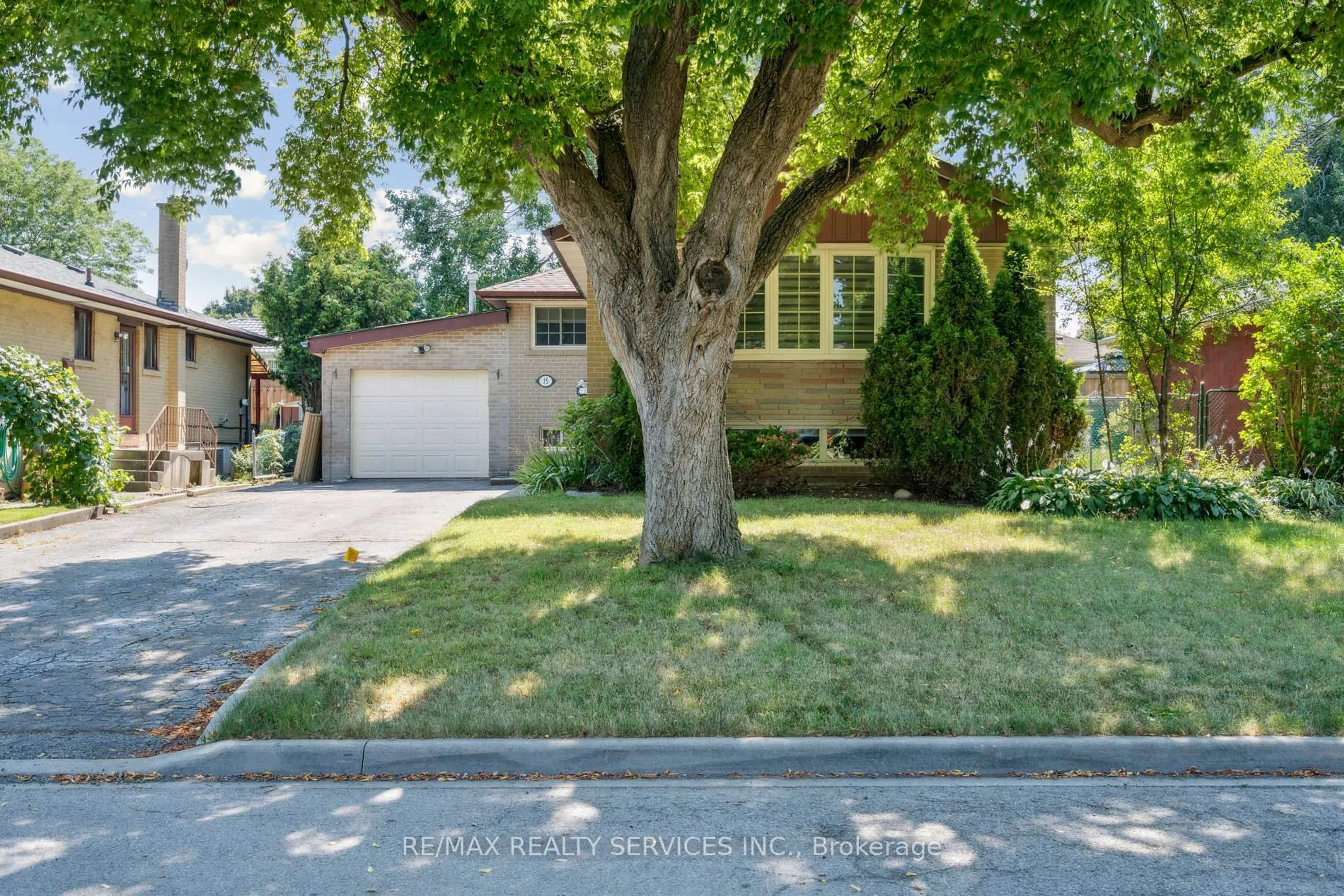 Unknown for 15 Mcclure Ave, Brampton Ontario L6X 2E2