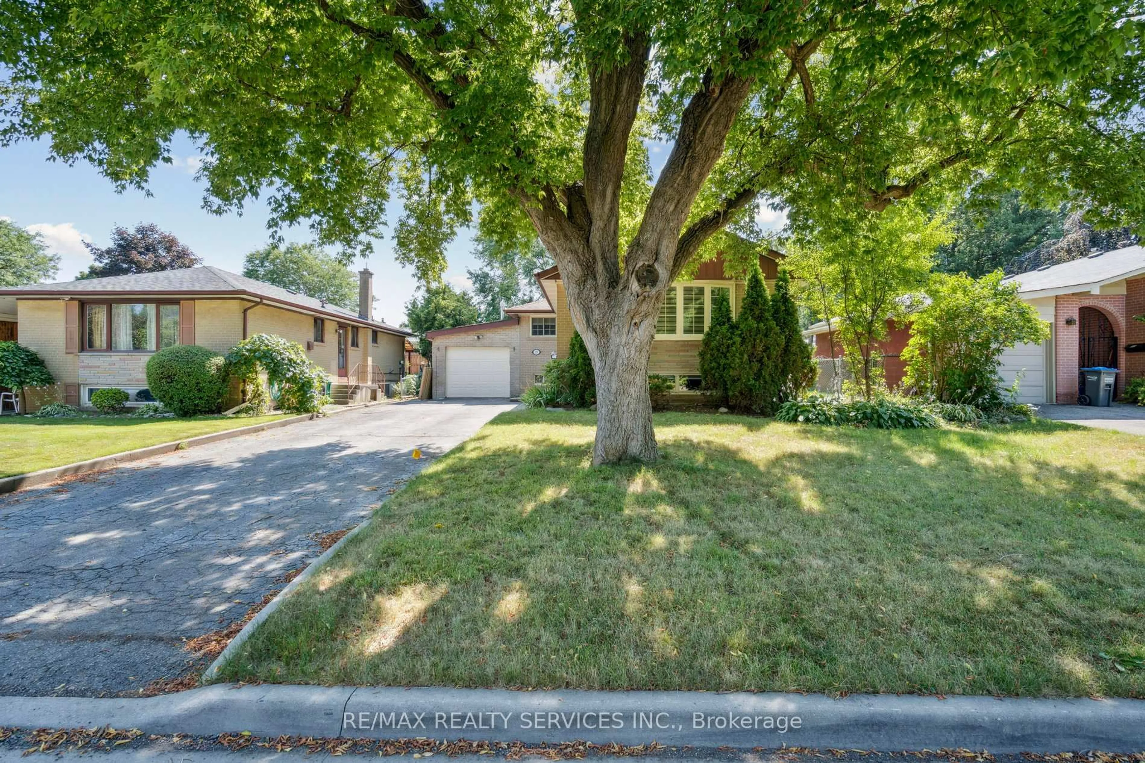 Unknown for 15 Mcclure Ave, Brampton Ontario L6X 2E2