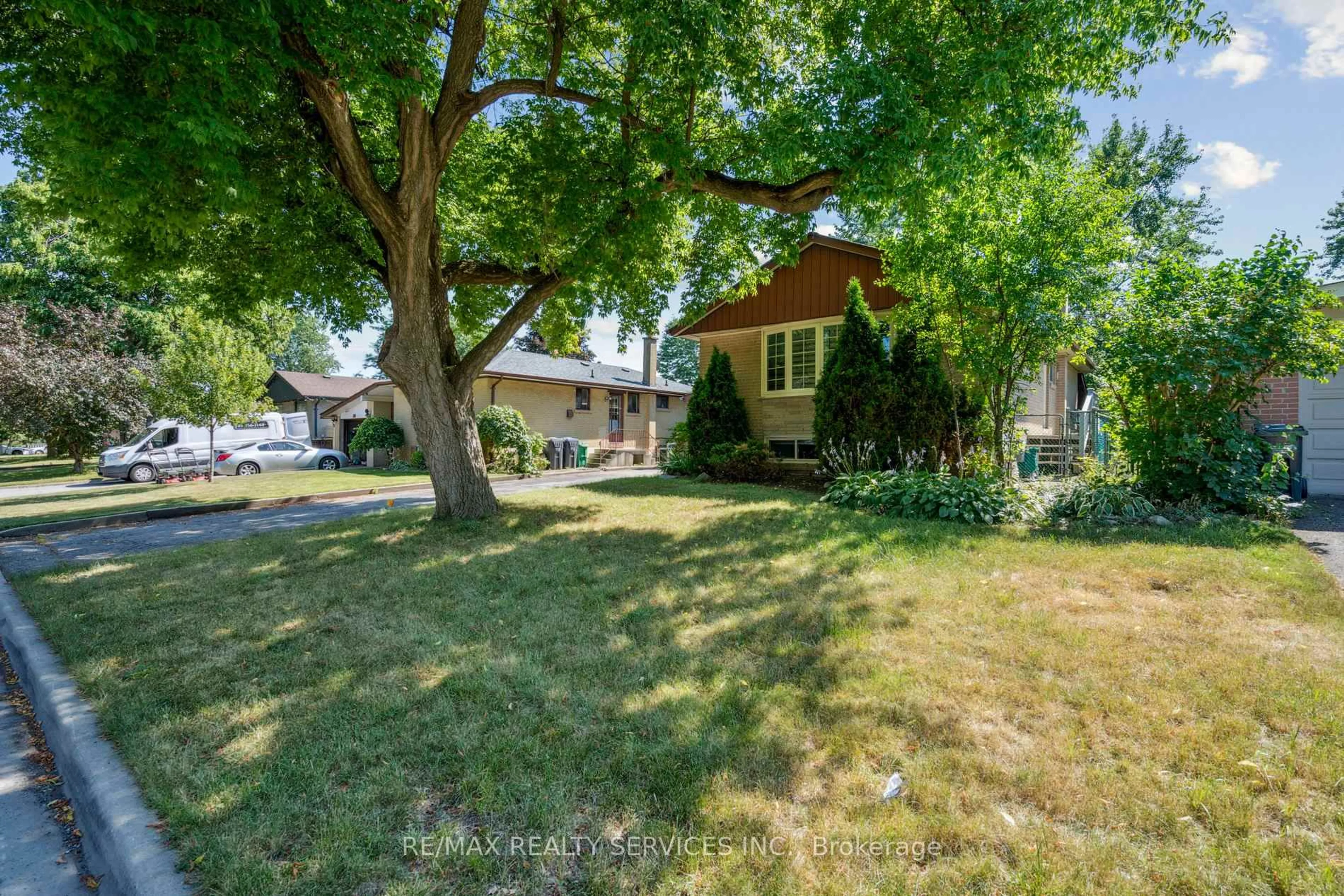 A pic from outside/outdoor area/front of a property/back of a property/a pic from drone, street for 15 Mcclure Ave, Brampton Ontario L6X 2E2
