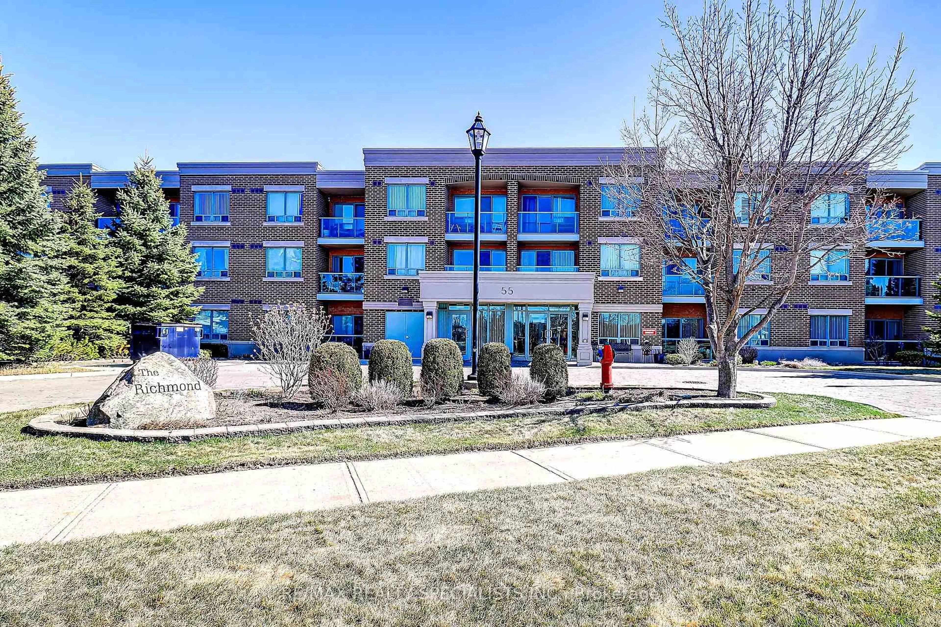 Patio, building for 55 Via Rosedale #201, Brampton Ontario L6R 0V1