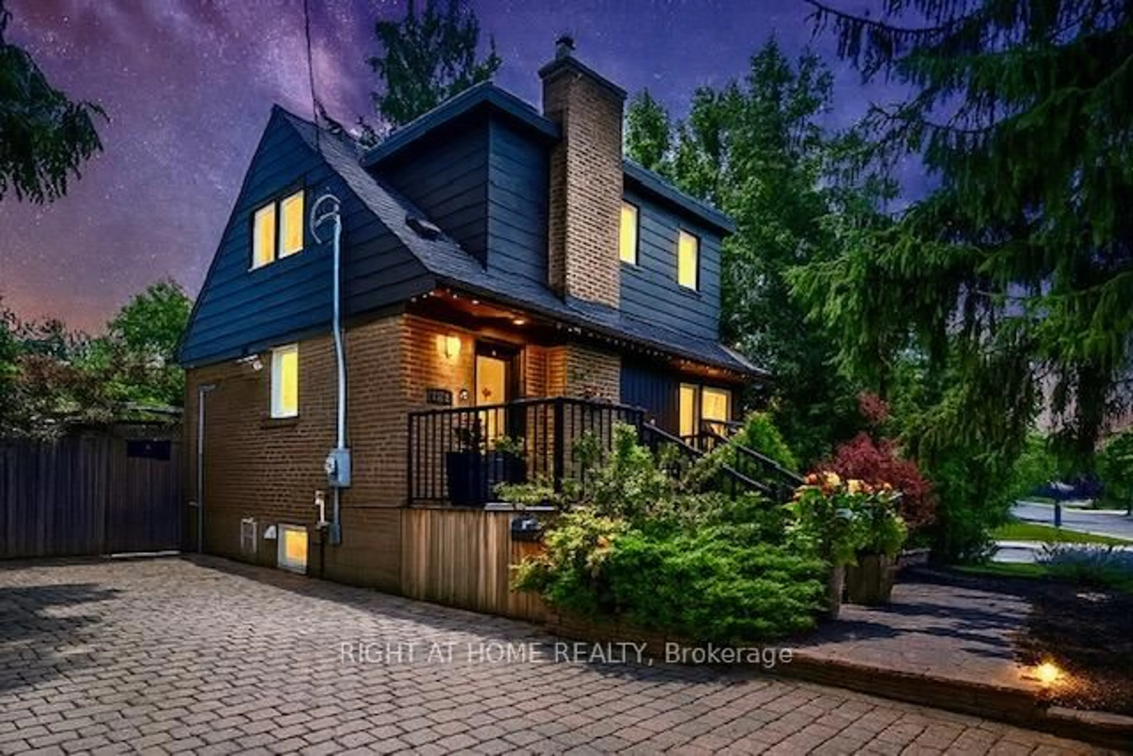 Home with brick exterior material, street for 2330 Parkway Dr, Burlington Ontario L7P 1T5