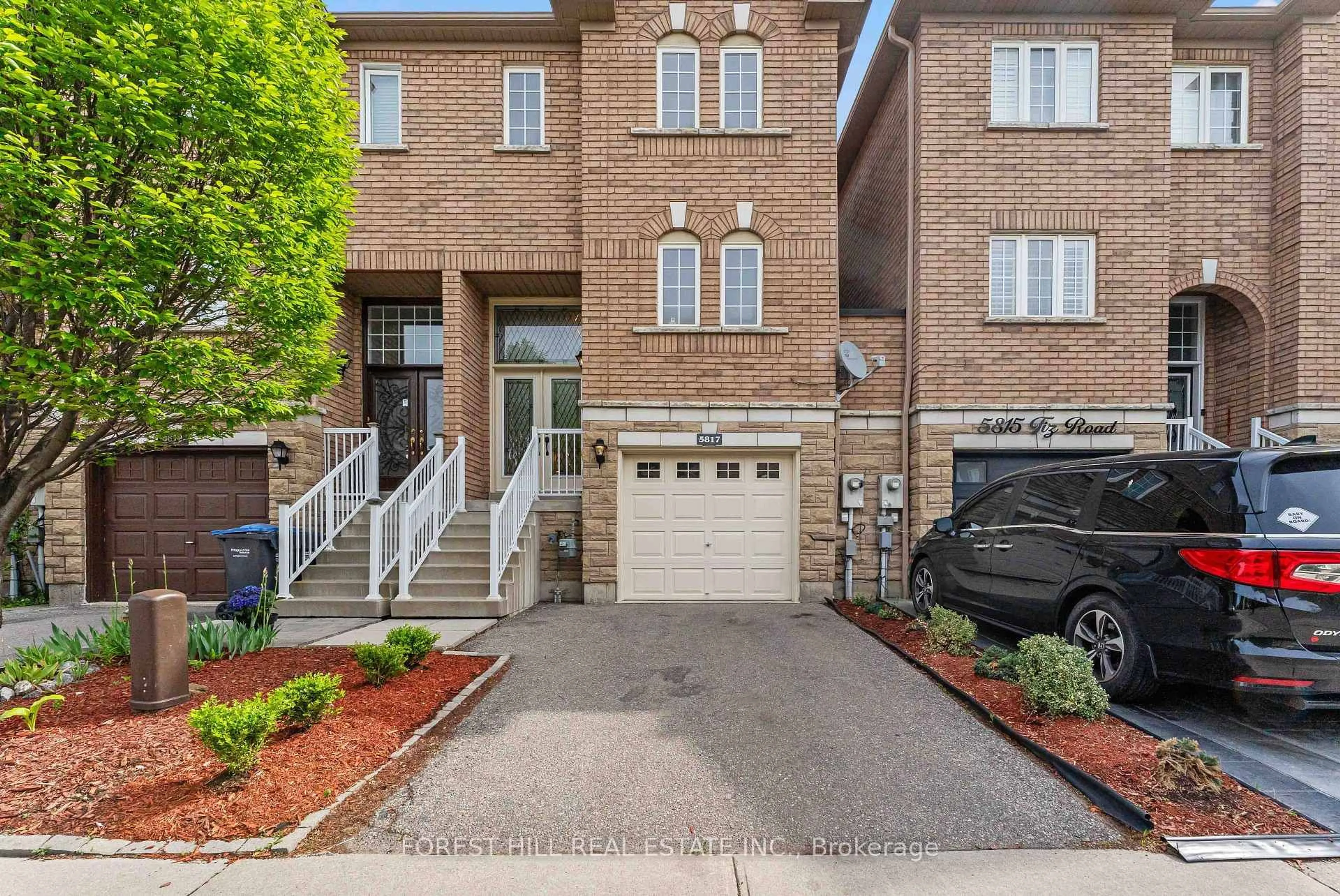 Home with brick exterior material, street for 5817 Tiz Rd, Mississauga Ontario L5R 0B6