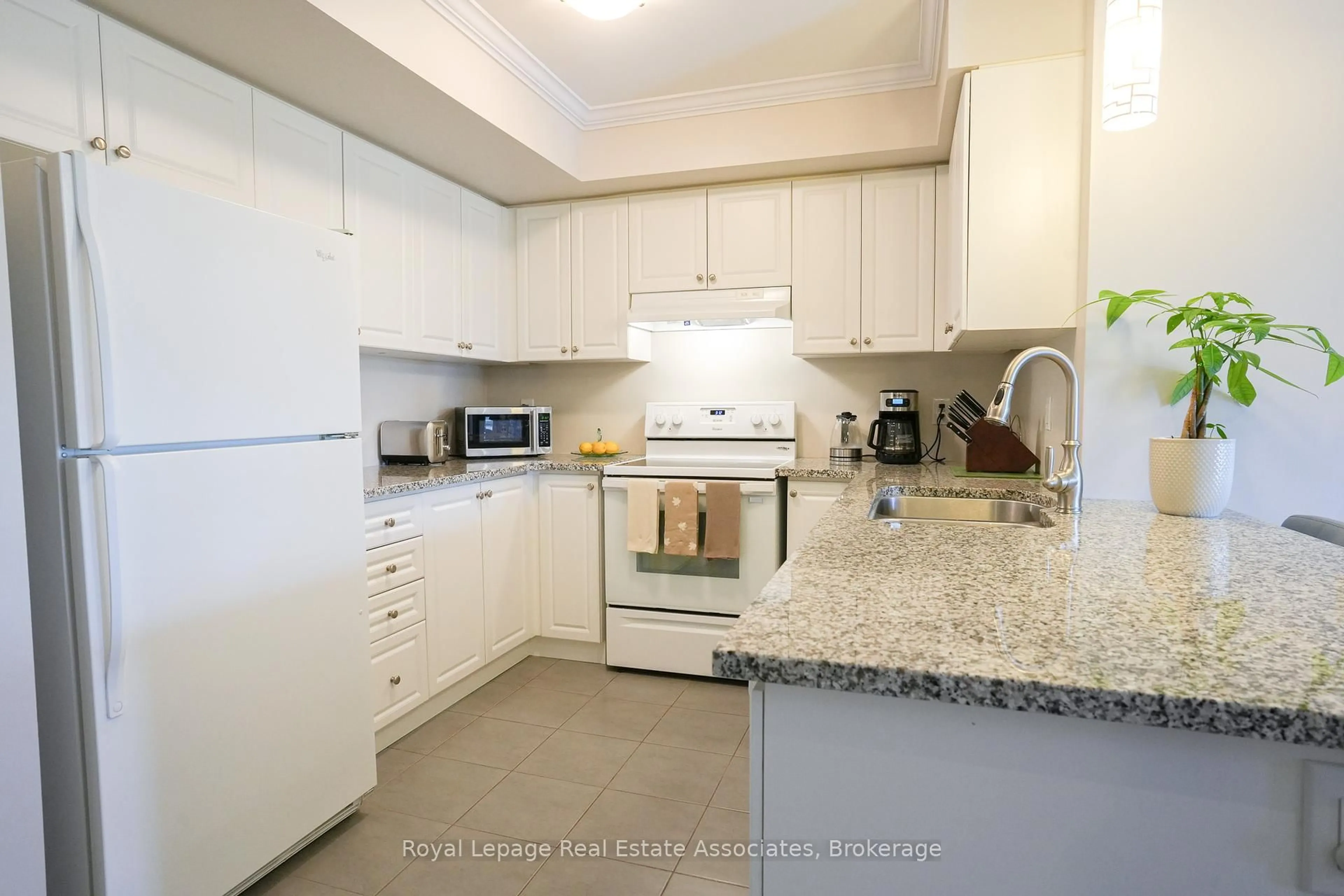 Standard kitchen, unknown for 60 Baycliffe Cres #207, Brampton Ontario L7A 0Z4