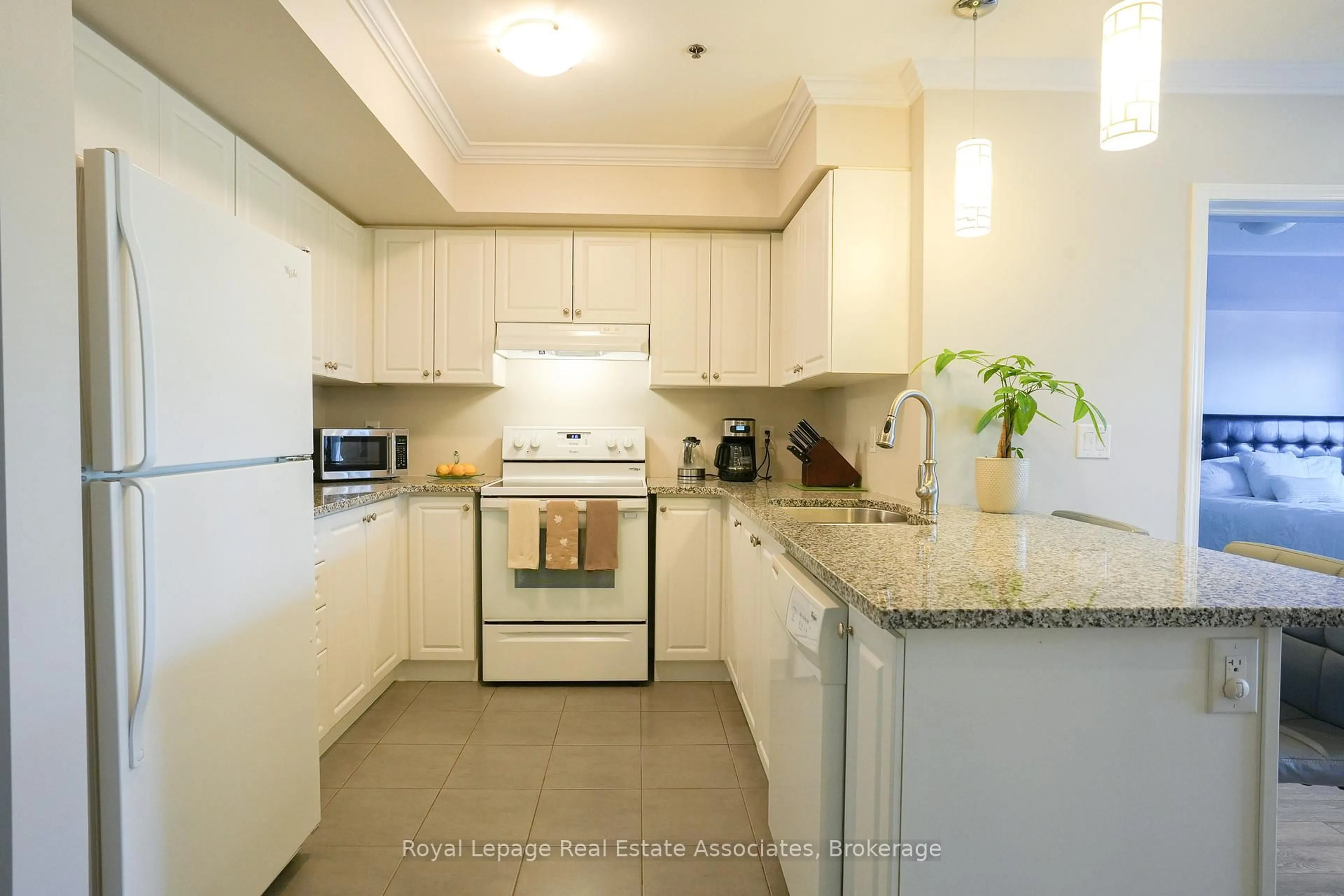 Standard kitchen, ceramic/tile floor for 60 Baycliffe Cres #207, Brampton Ontario L7A 0Z4