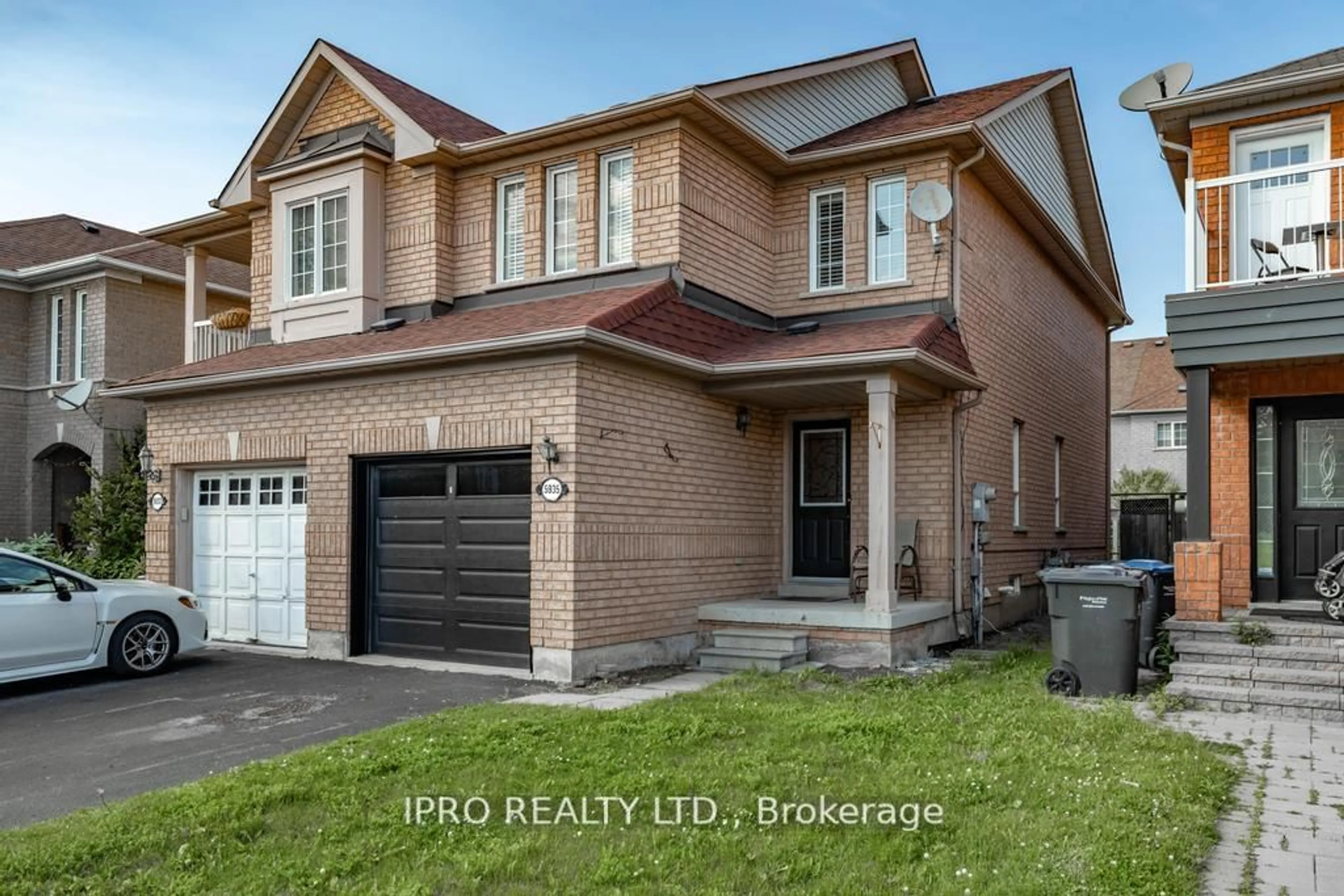 Home with brick exterior material, street for 5935 Churchill Meadows Blvd, Mississauga Ontario L5M 6Y4