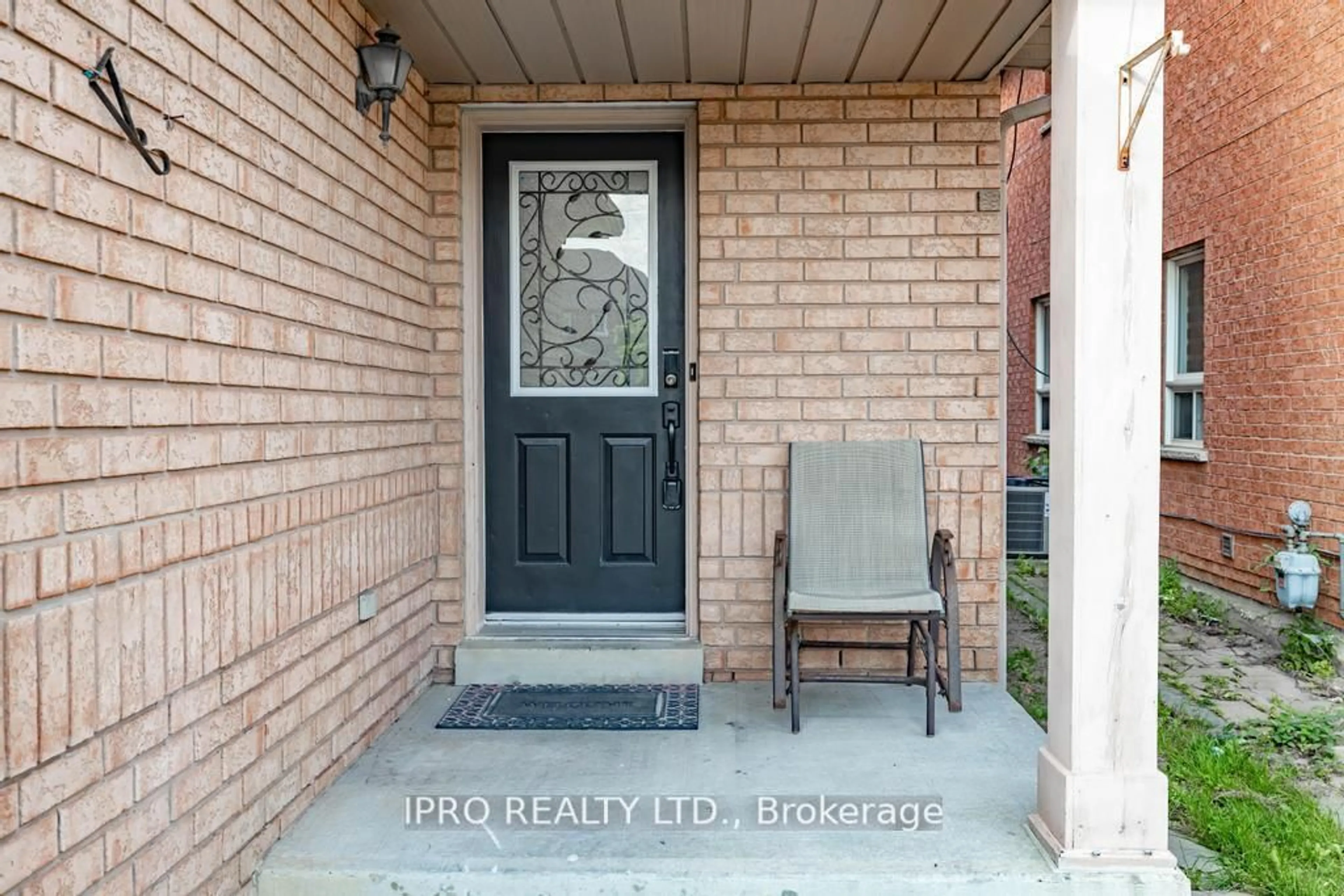 Indoor entryway for 5935 Churchill Meadows Blvd, Mississauga Ontario L5M 6Y4