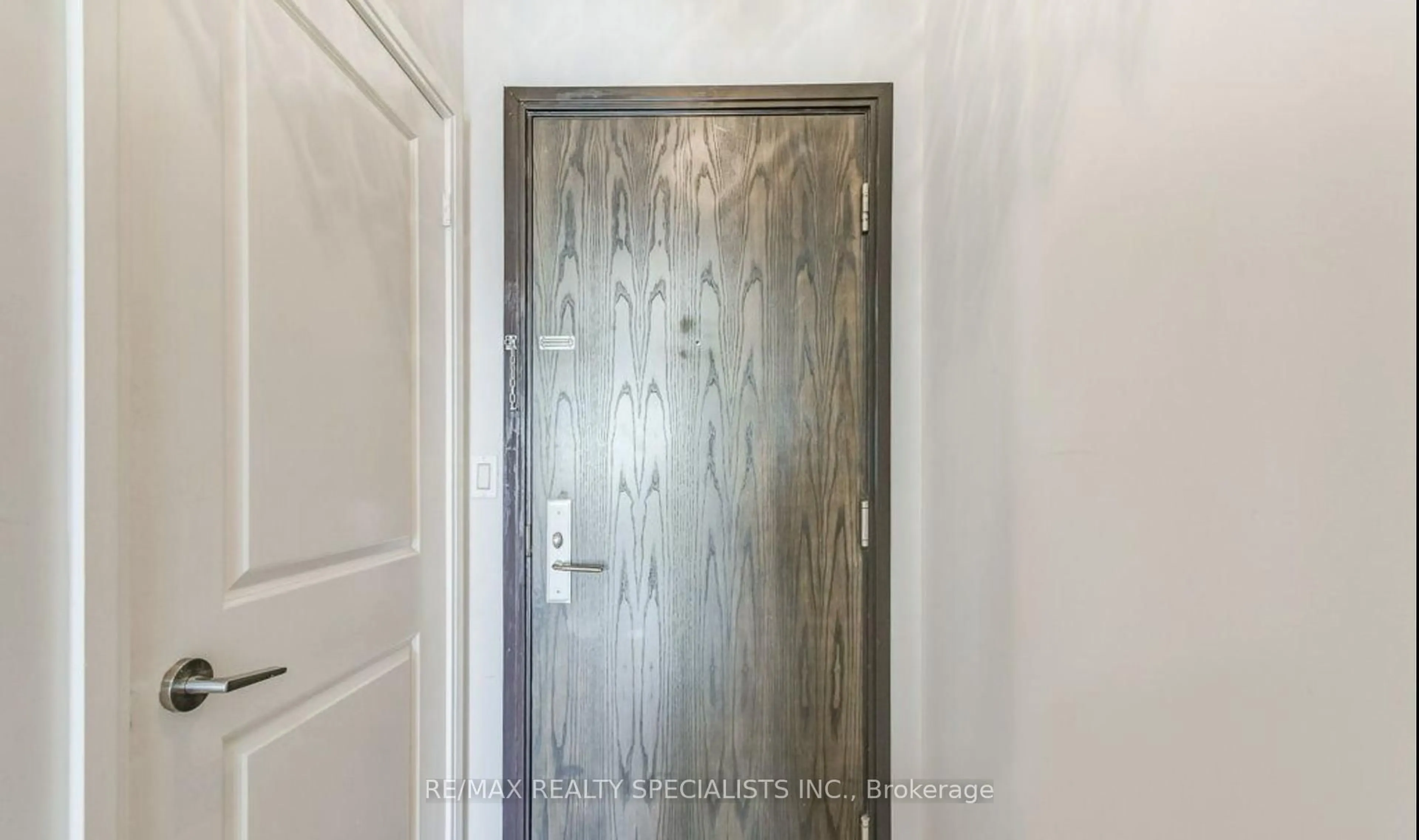 Indoor entryway for 80 Absolute Ave #911, Mississauga Ontario L4Z 0A5