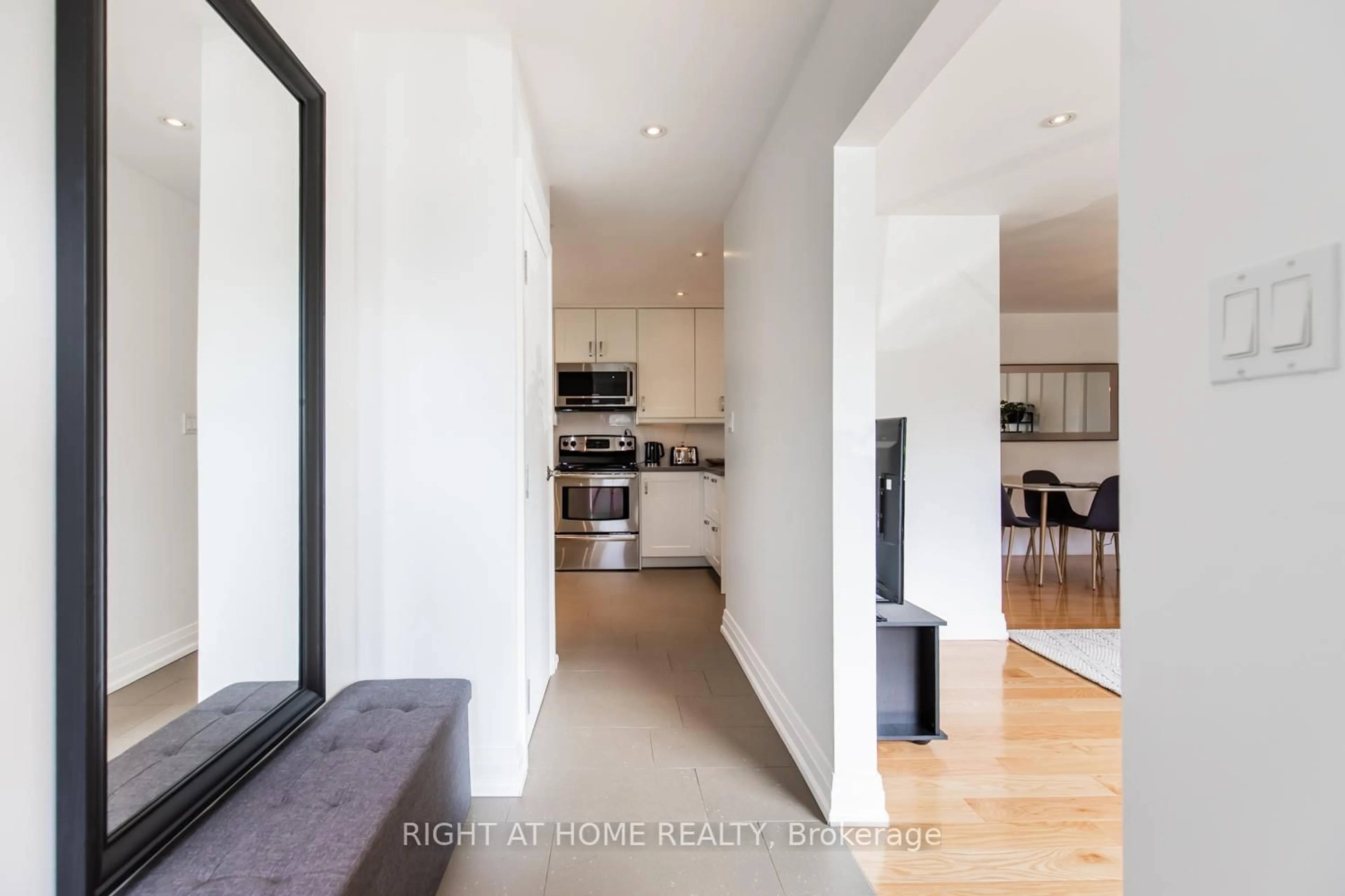 Unknown for 4 Deanefield Cres, Toronto Ontario M9B 3B3