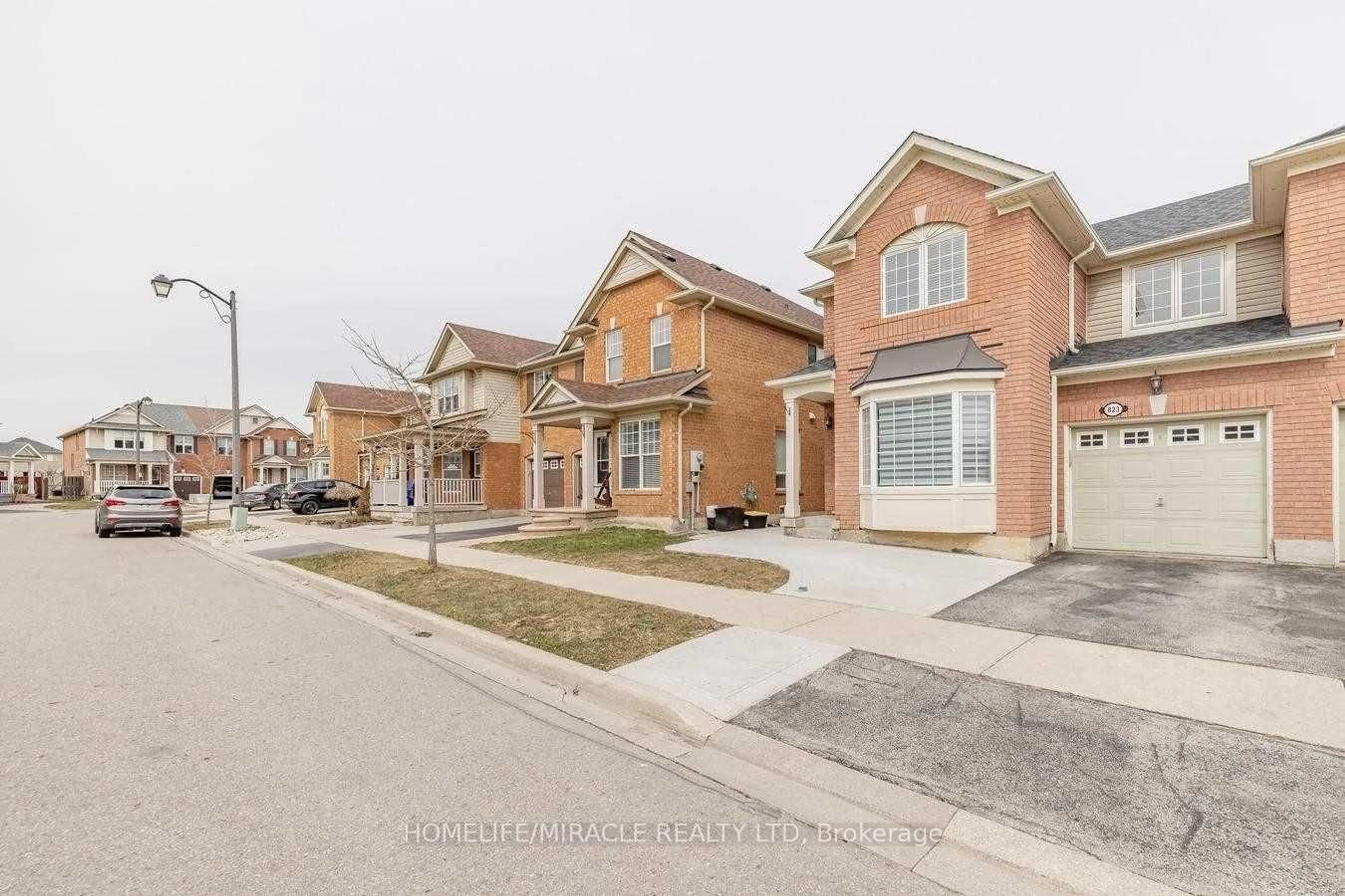 Home with brick exterior material, street for 823 Shepherd Pl, Milton Ontario L9T 6L8