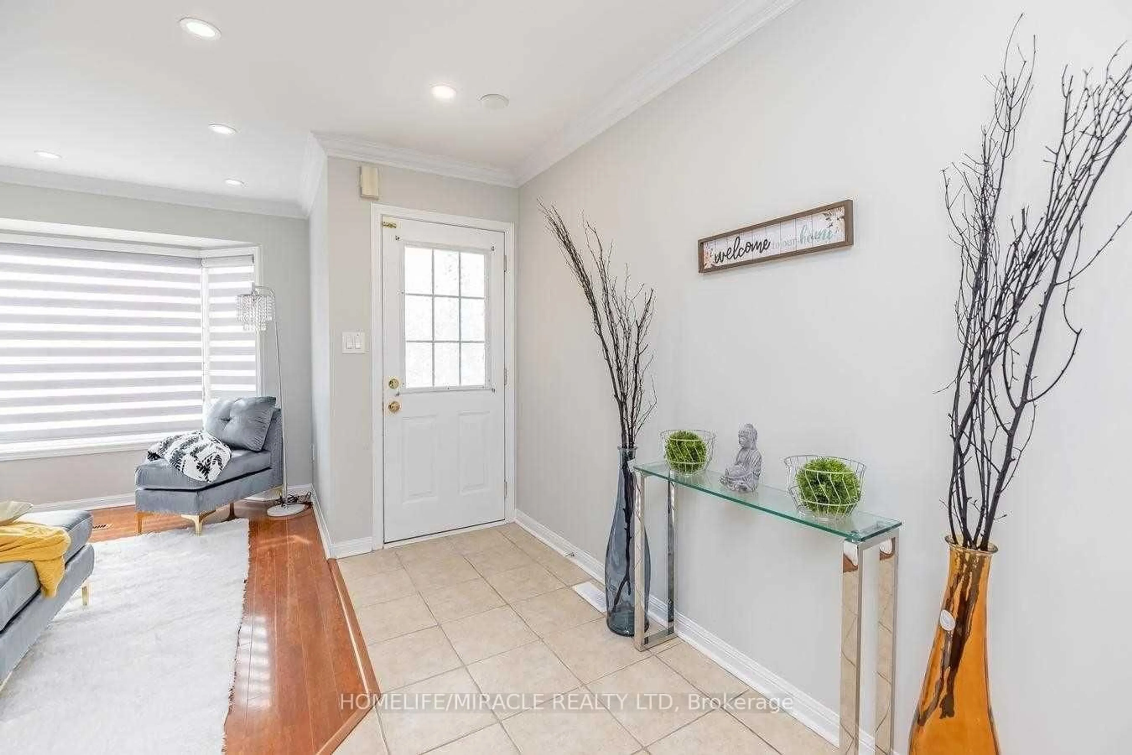 Indoor entryway for 823 Shepherd Pl, Milton Ontario L9T 6L8