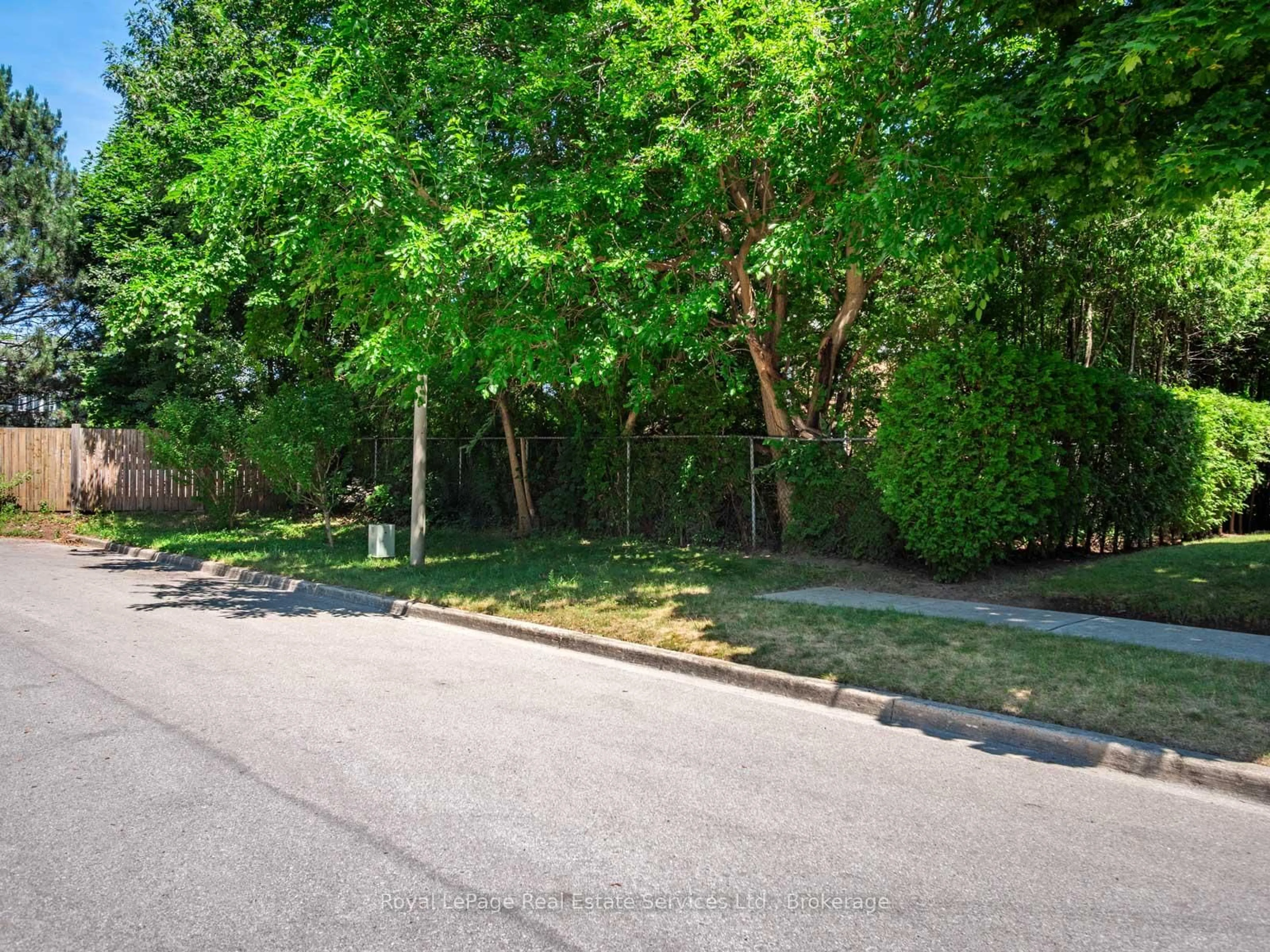 A pic from outside/outdoor area/front of a property/back of a property/a pic from drone, unknown for 0 Victoria St, Oakville Ontario L6L 5X8