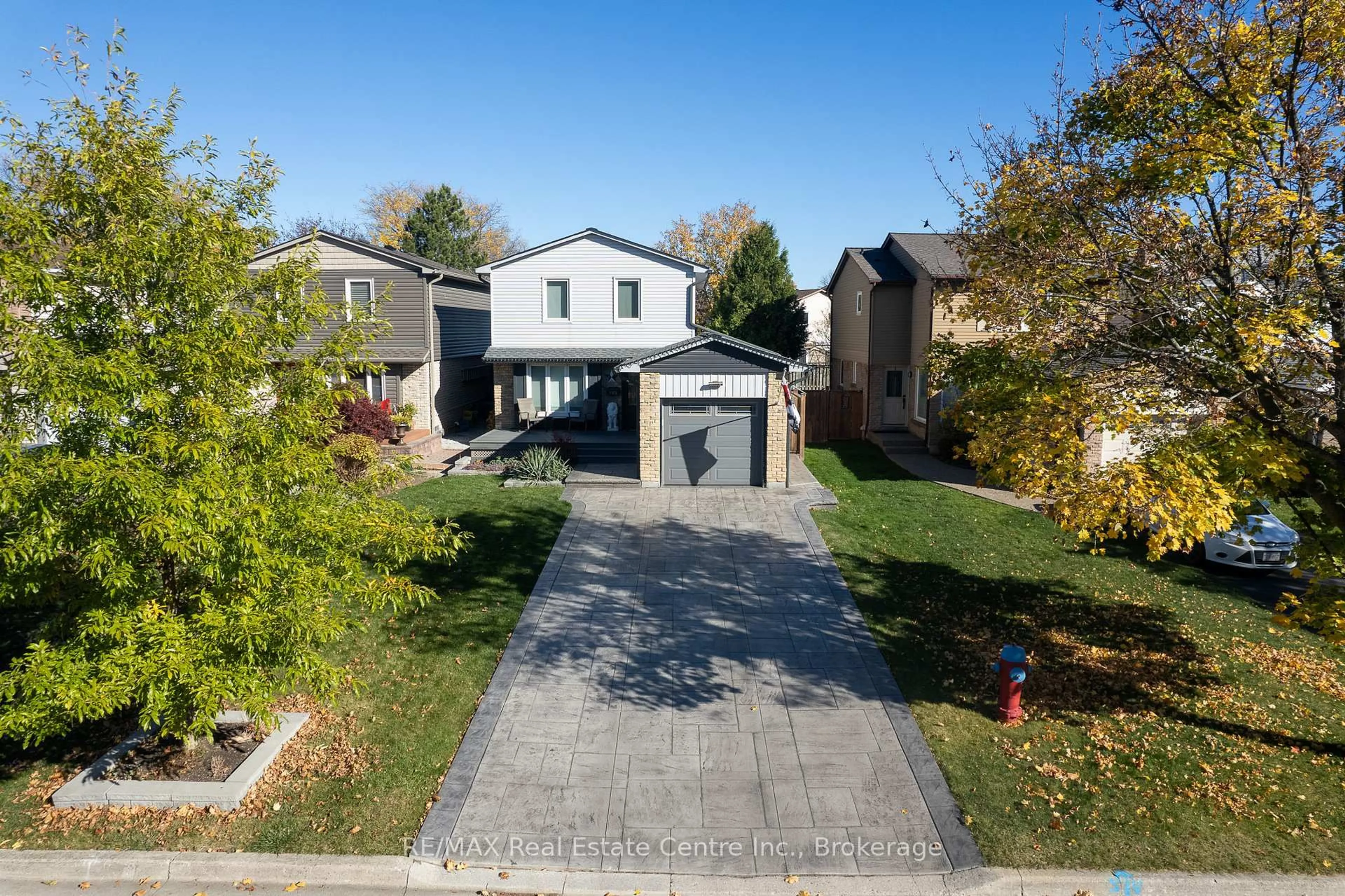 A pic from outside/outdoor area/front of a property/back of a property/a pic from drone, street for 775 Coulson Ave, Milton Ontario L9T 4K2