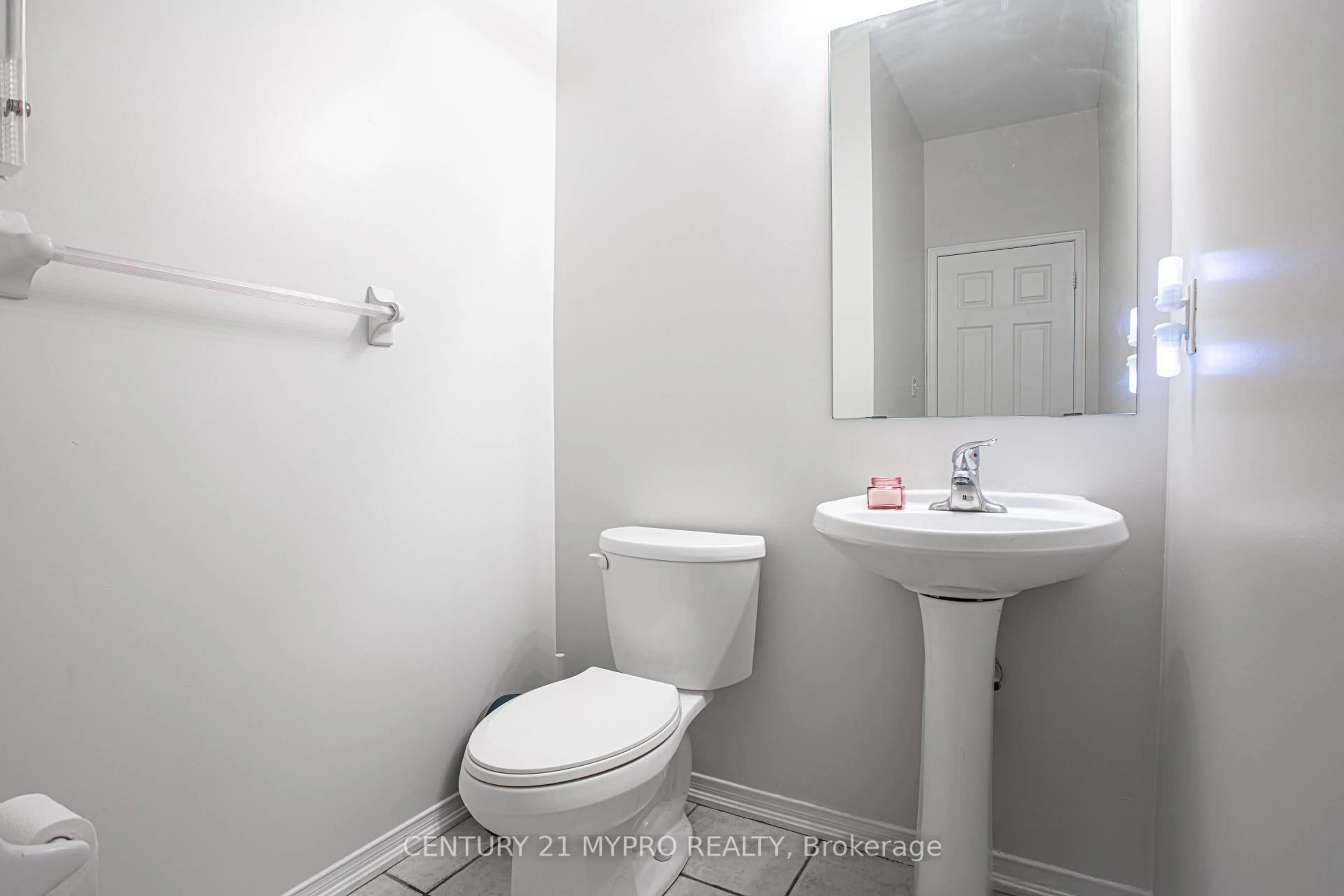 Standard bathroom, unknown for 22 Mansur Terr, Toronto Ontario M3J 3R1