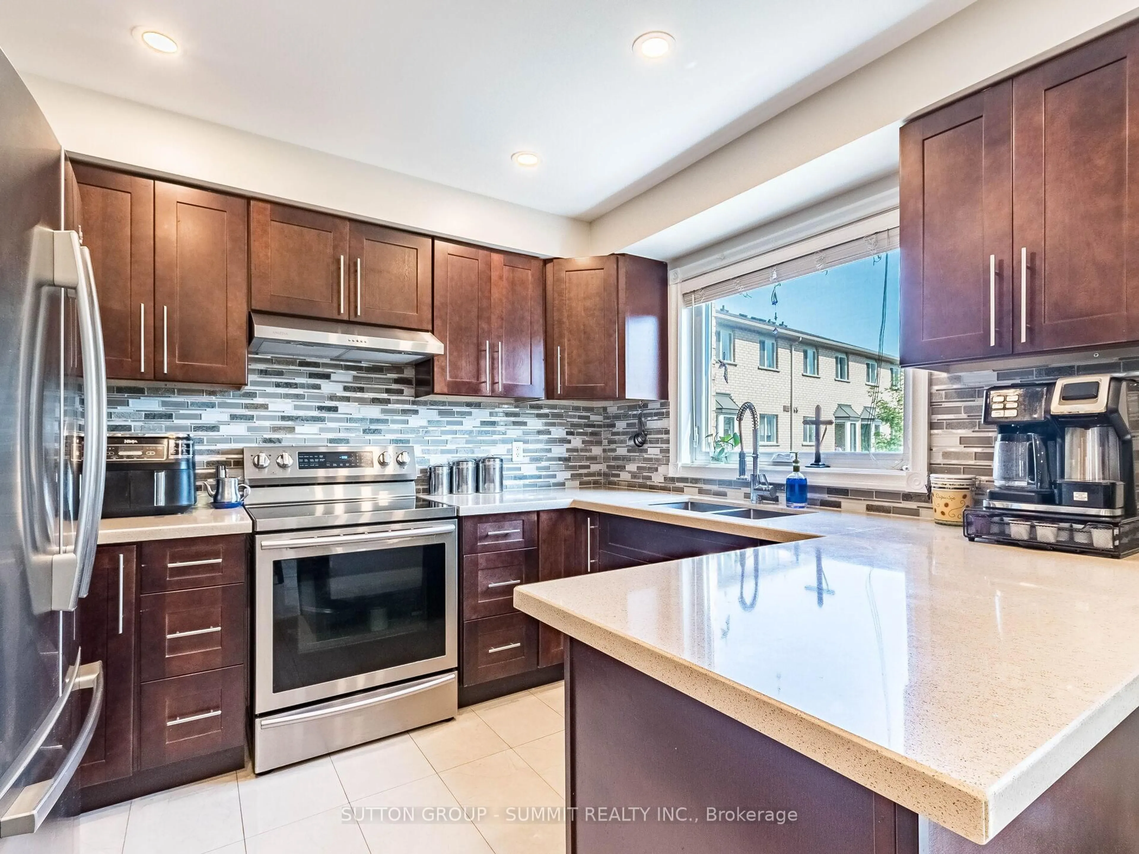 Open concept kitchen, ceramic/tile floor for 2 Sir Lou Dr #20, Brampton Ontario L6Y 5A8