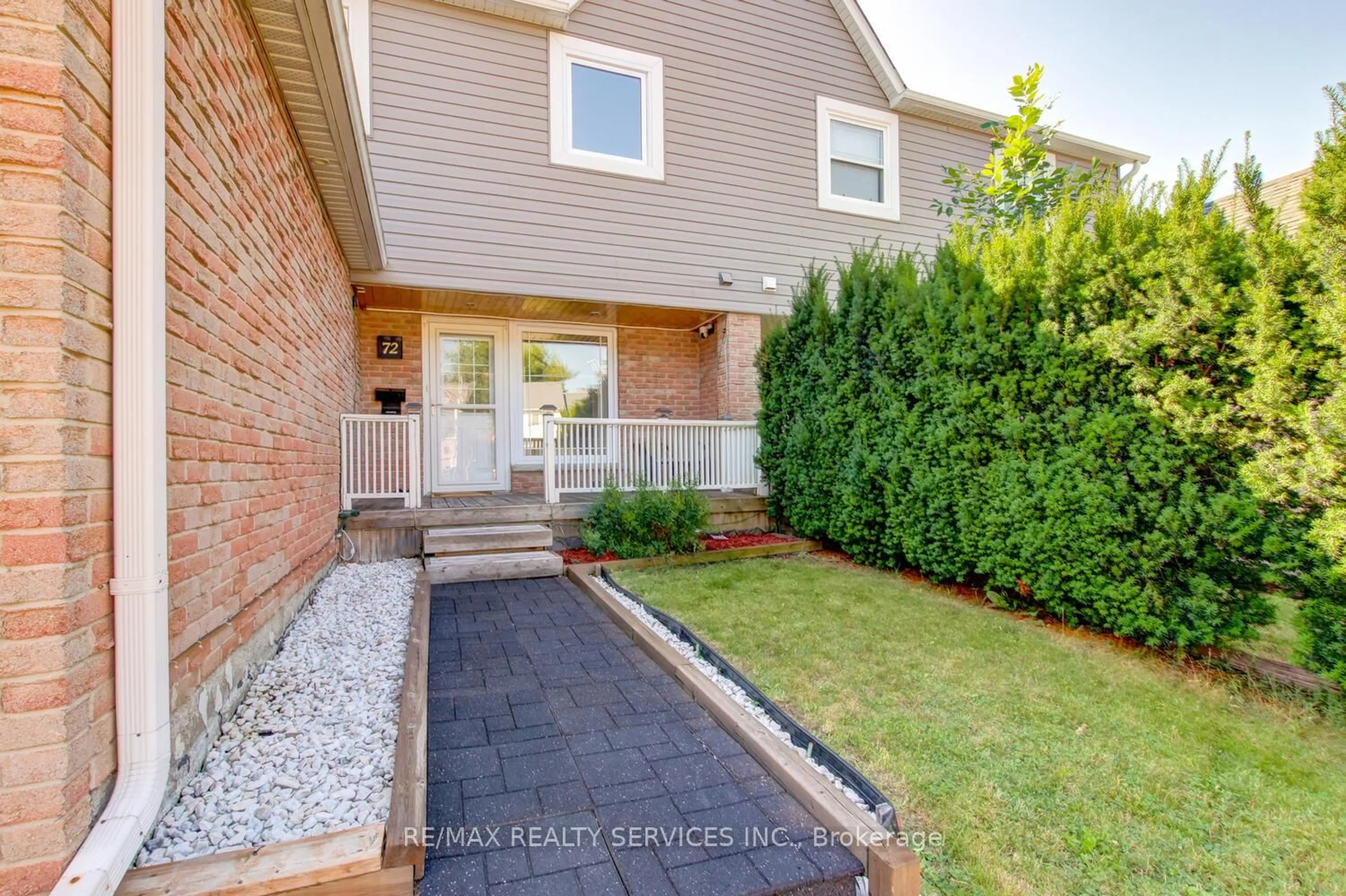 Home with brick exterior material, street for 72 Sparklett Cres, Brampton Ontario L6Z 1M8
