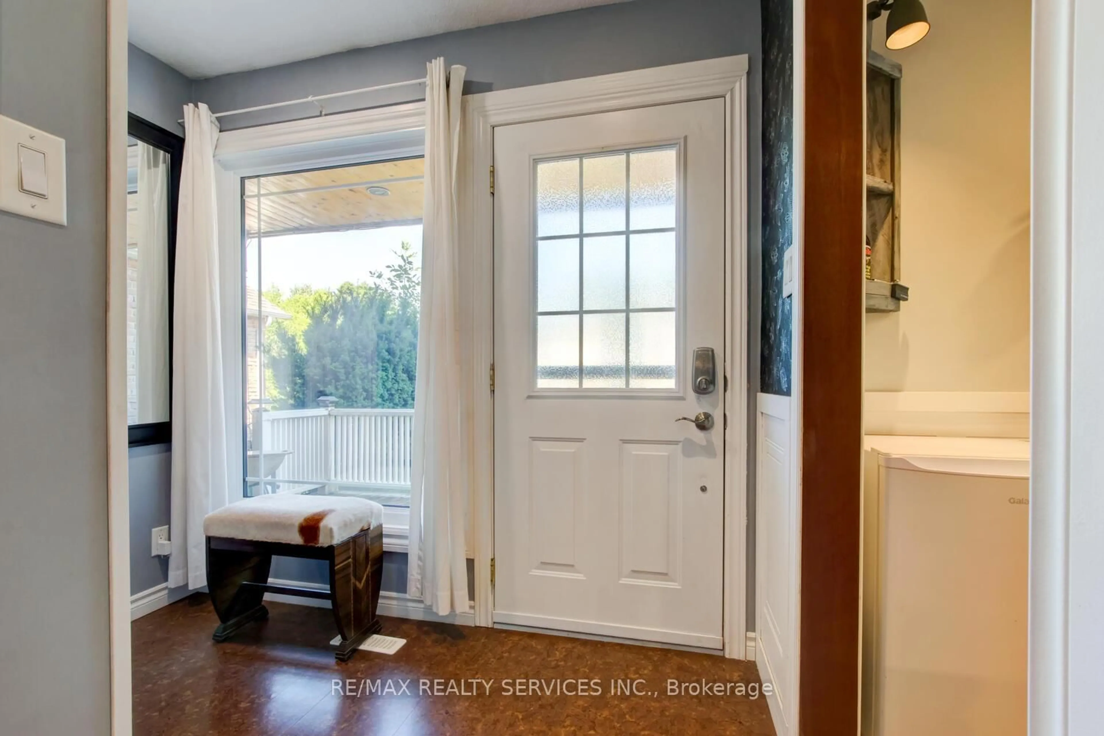 Indoor entryway for 72 Sparklett Cres, Brampton Ontario L6Z 1M8