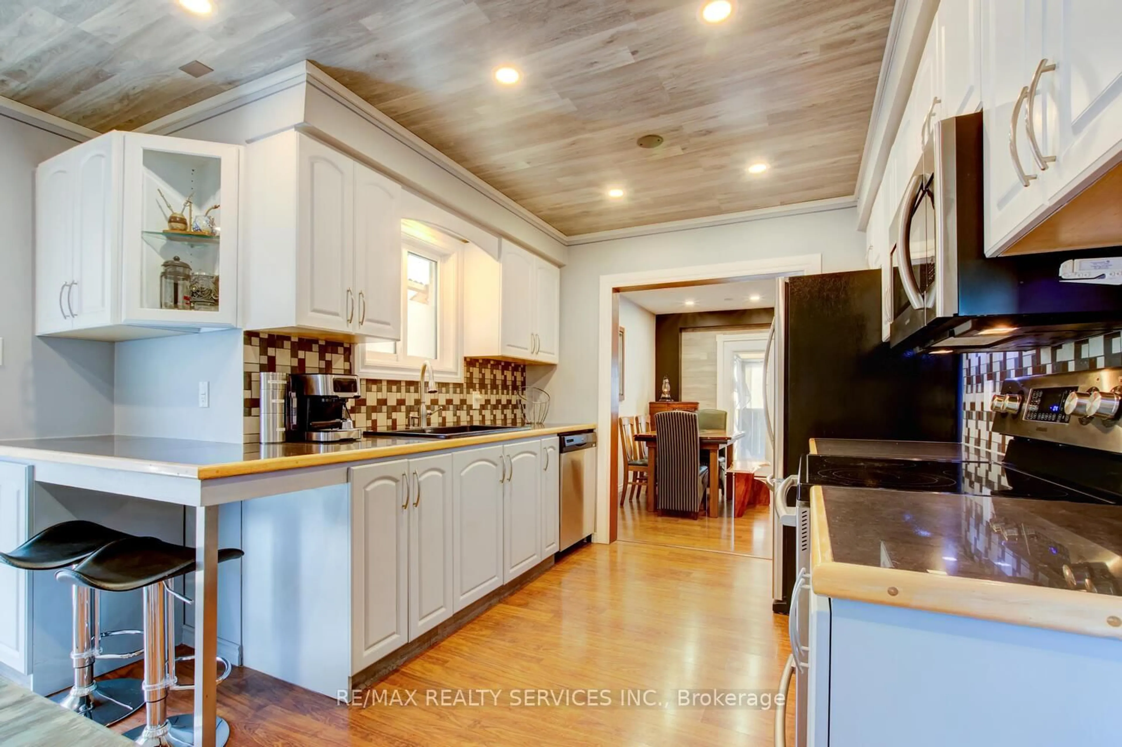 Open concept kitchen, unknown for 72 Sparklett Cres, Brampton Ontario L6Z 1M8