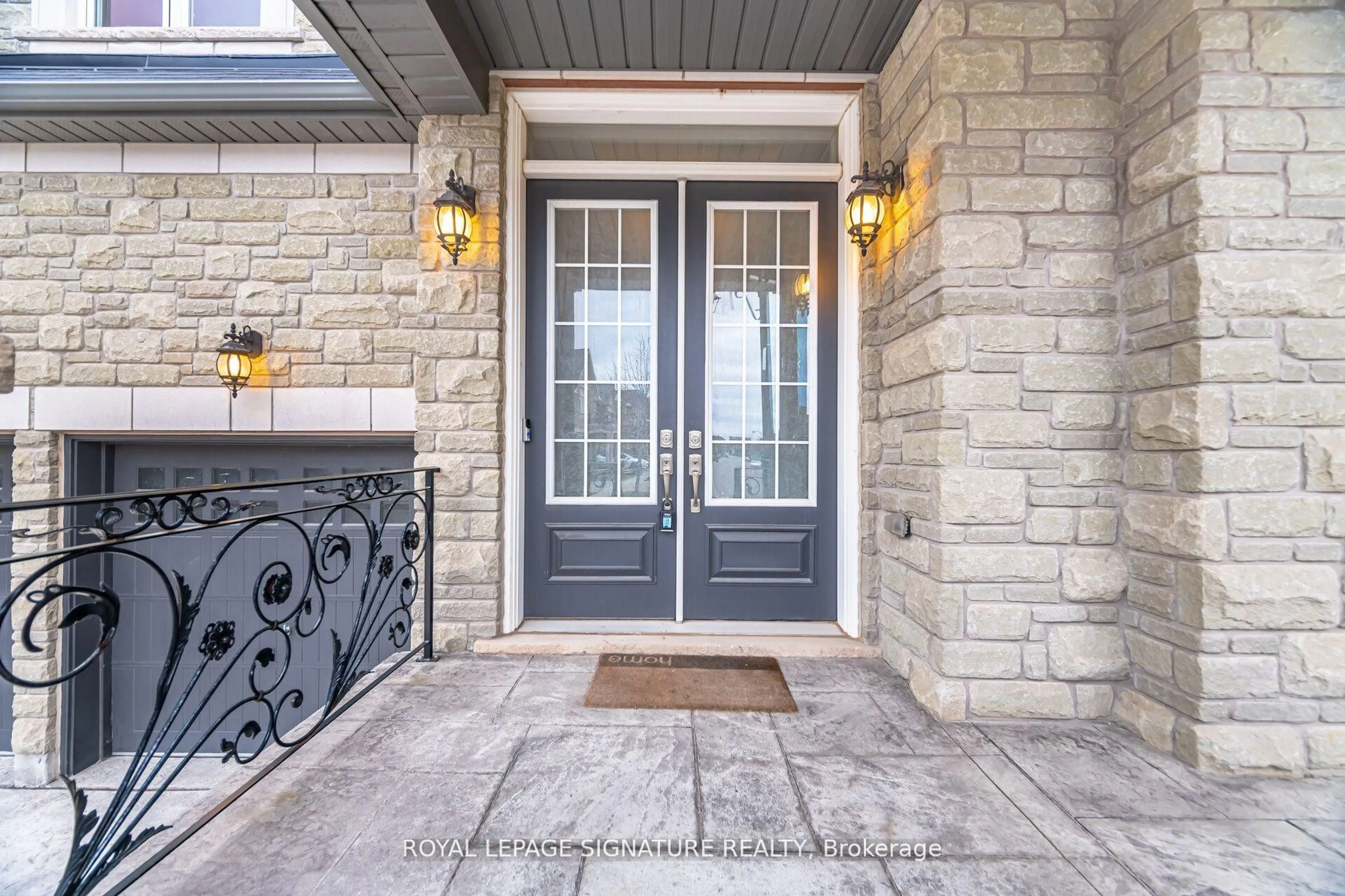 Indoor entryway for 404 Ellen Davidson Dr, Oakville Ontario L6M 0Y7
