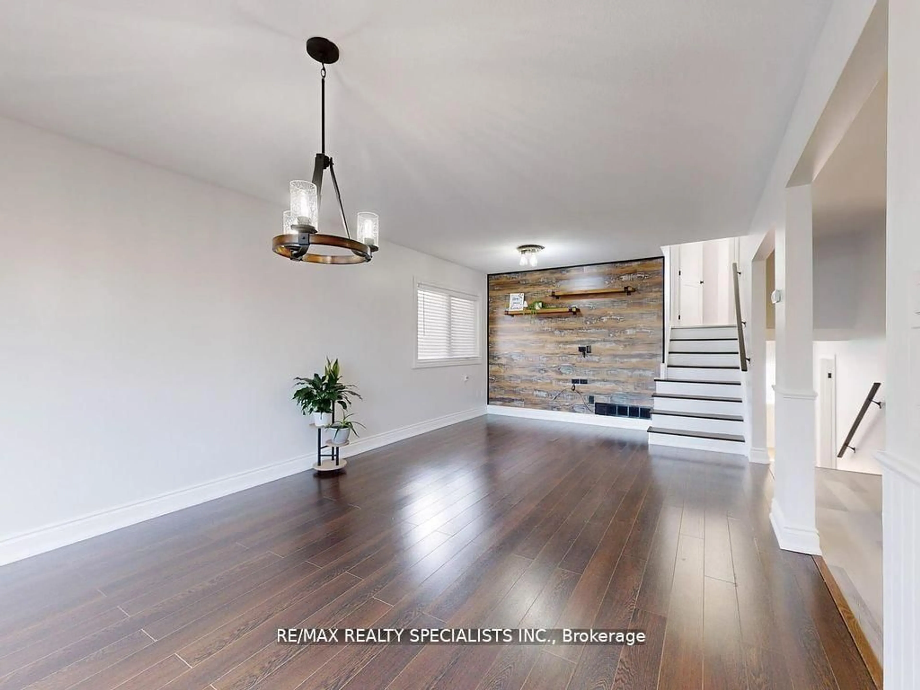 Indoor entryway for 34 Madoc Dr, Brampton Ontario L6V 1Z9