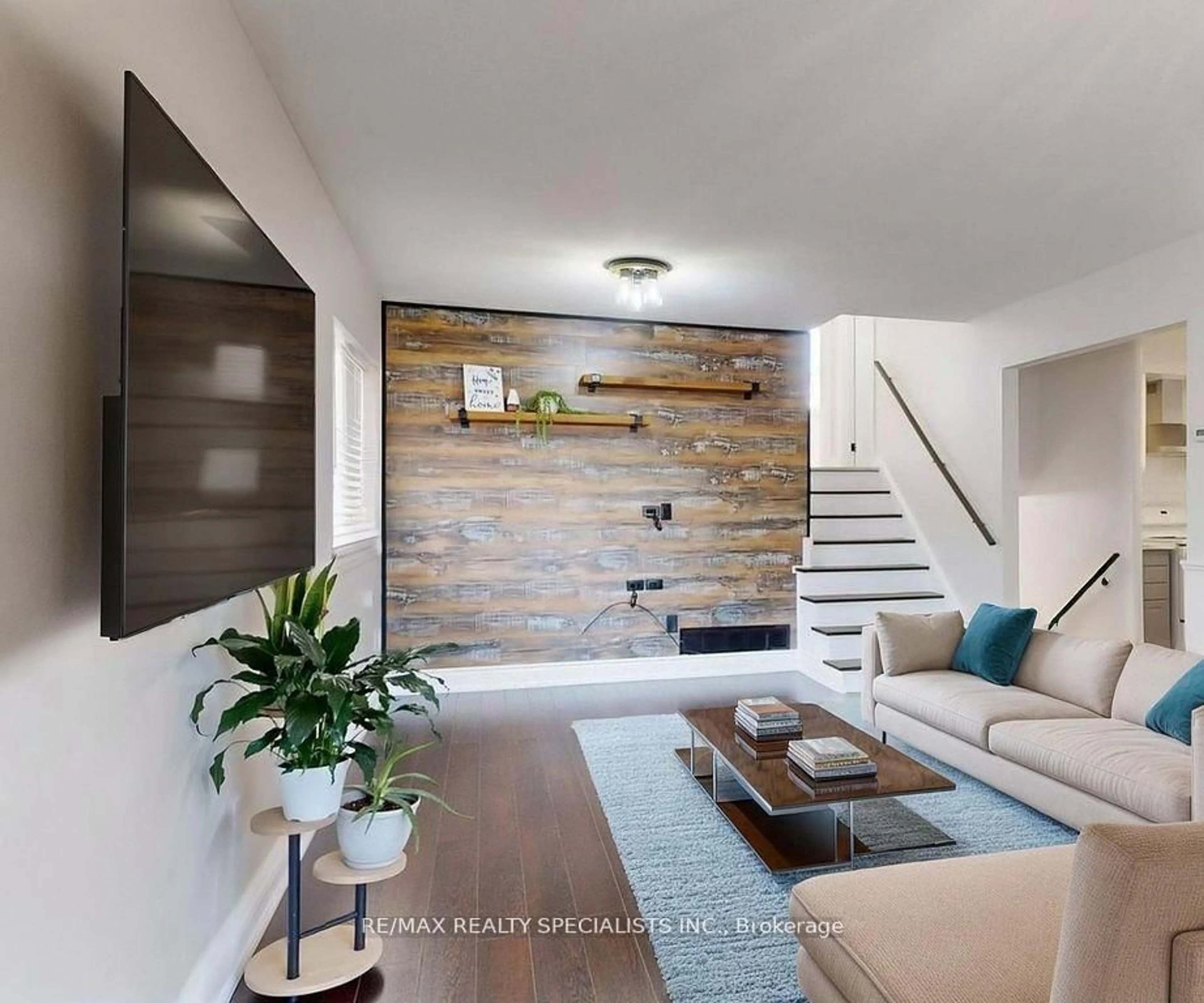 Indoor entryway for 34 Madoc Dr, Brampton Ontario L6V 1Z9