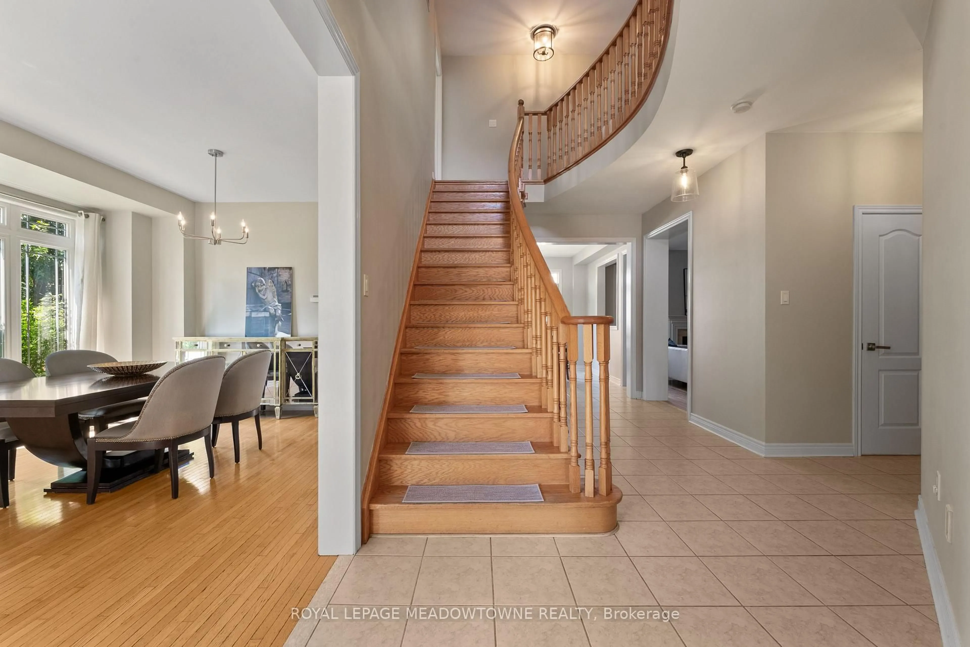 Indoor foyer for 9 Black Bear Tr, Brampton Ontario L6Y 5L2