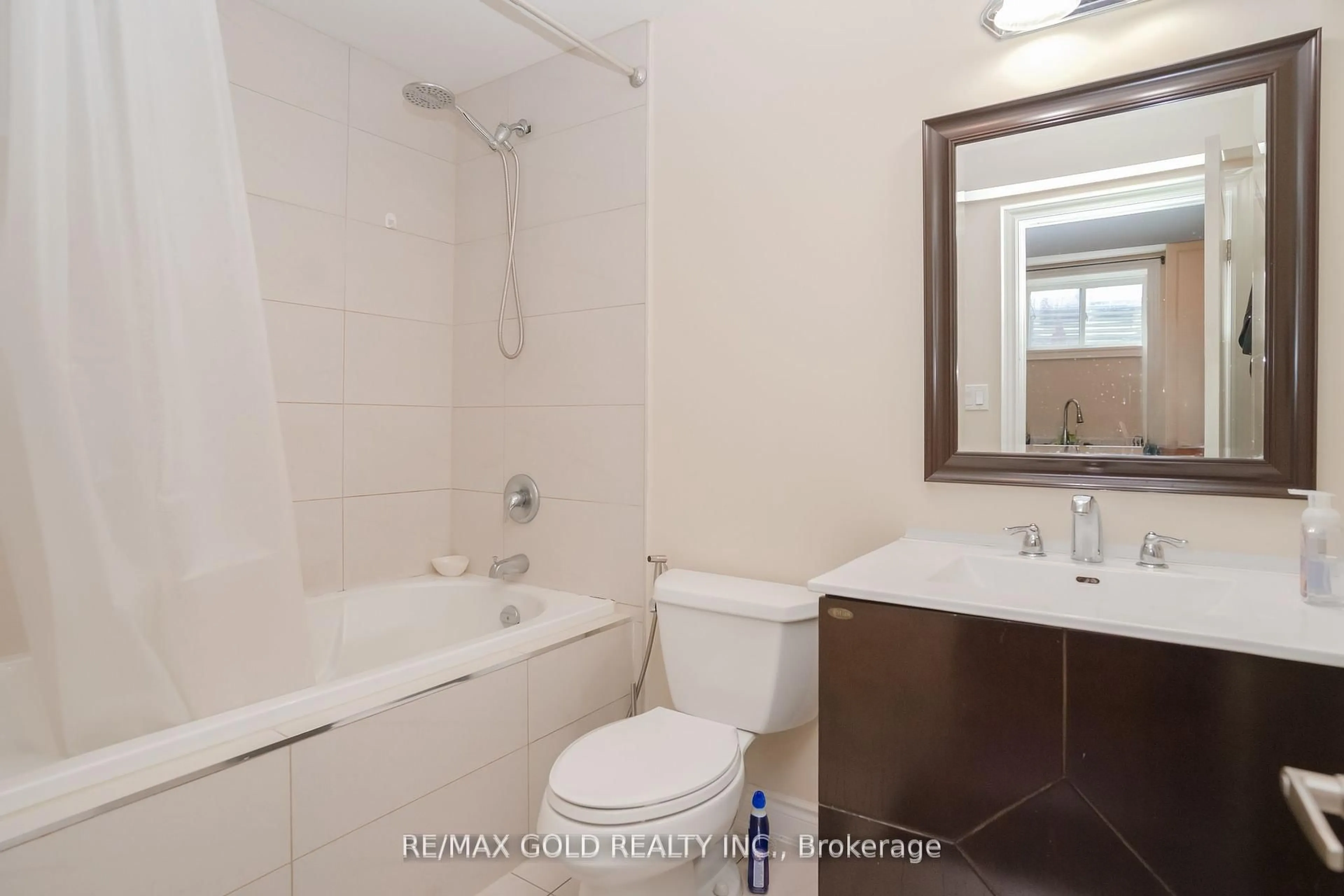 Standard bathroom, unknown for 16 Palmvalley Dr, Brampton Ontario L6P 2V4