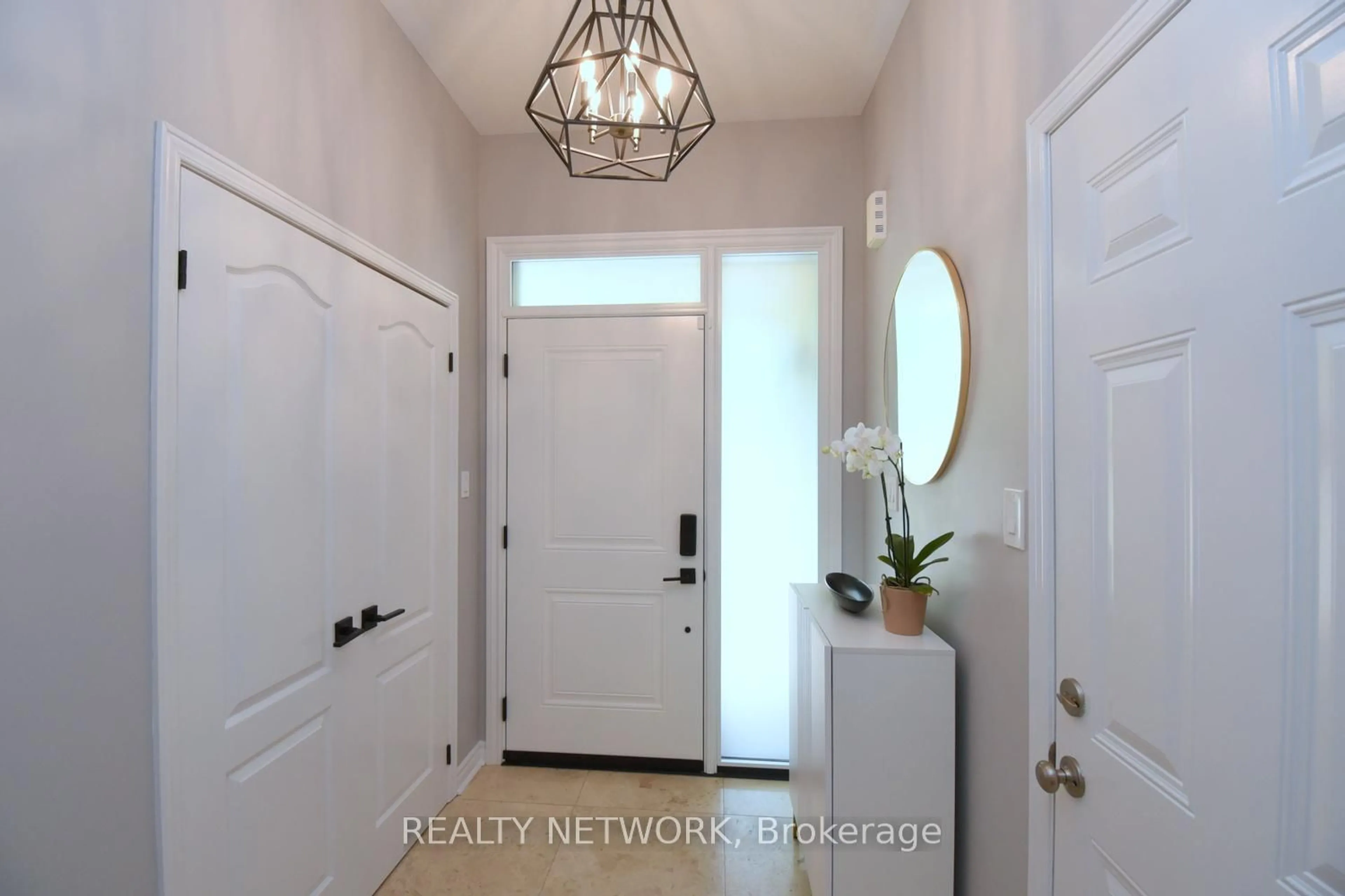 Indoor entryway for 2980 Guire Common, Burlington Ontario L7M 0G4