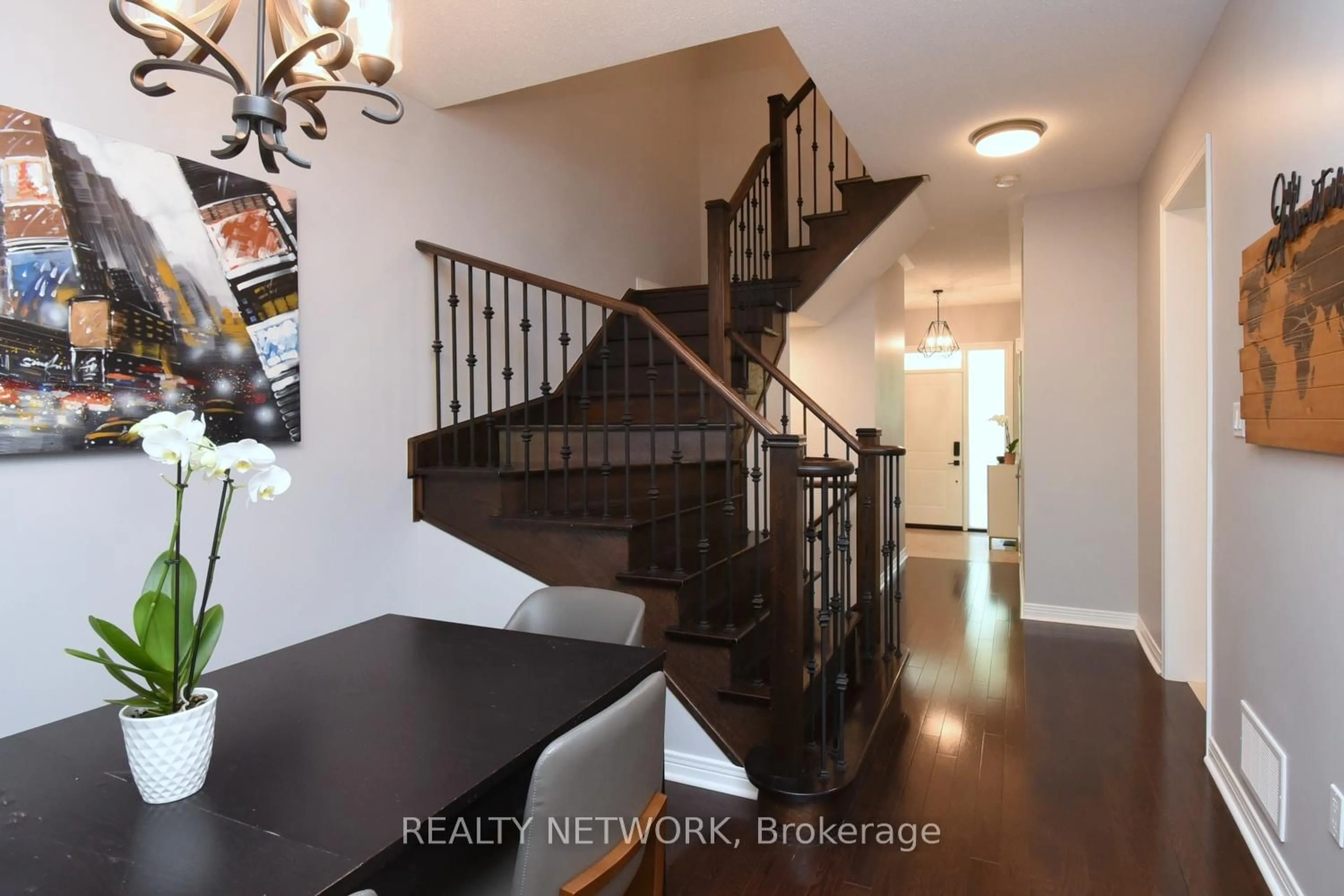 Indoor entryway for 2980 Guire Common, Burlington Ontario L7M 0G4