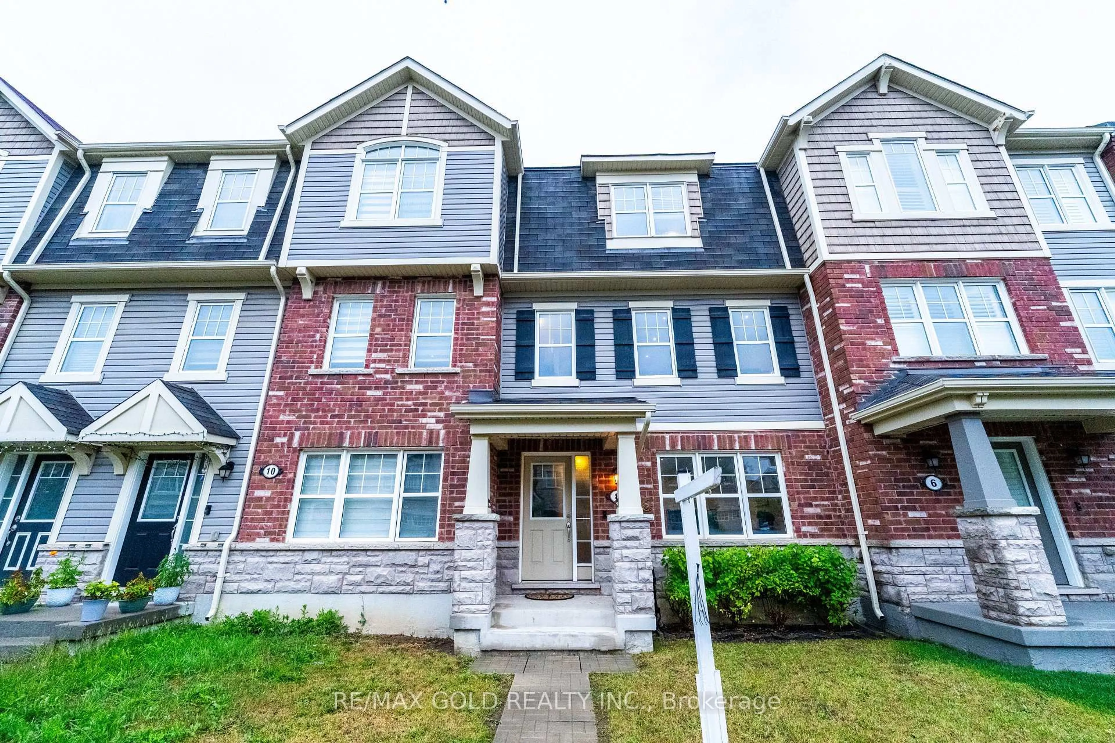 Home with brick exterior material, street for 8 Metro Cres, Brampton Ontario L7A 4P2