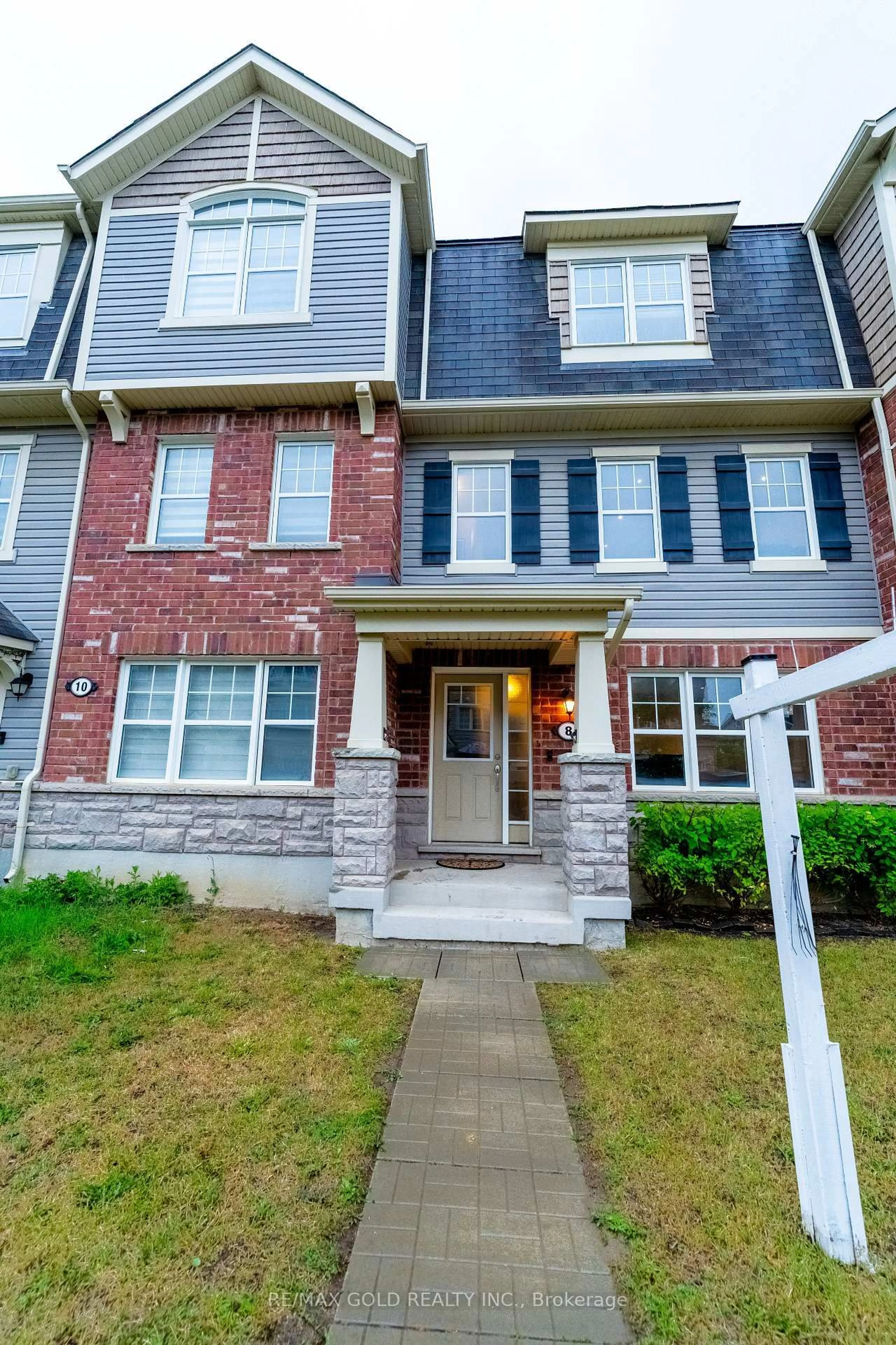 Home with brick exterior material, street for 8 Metro Cres, Brampton Ontario L7A 4P2