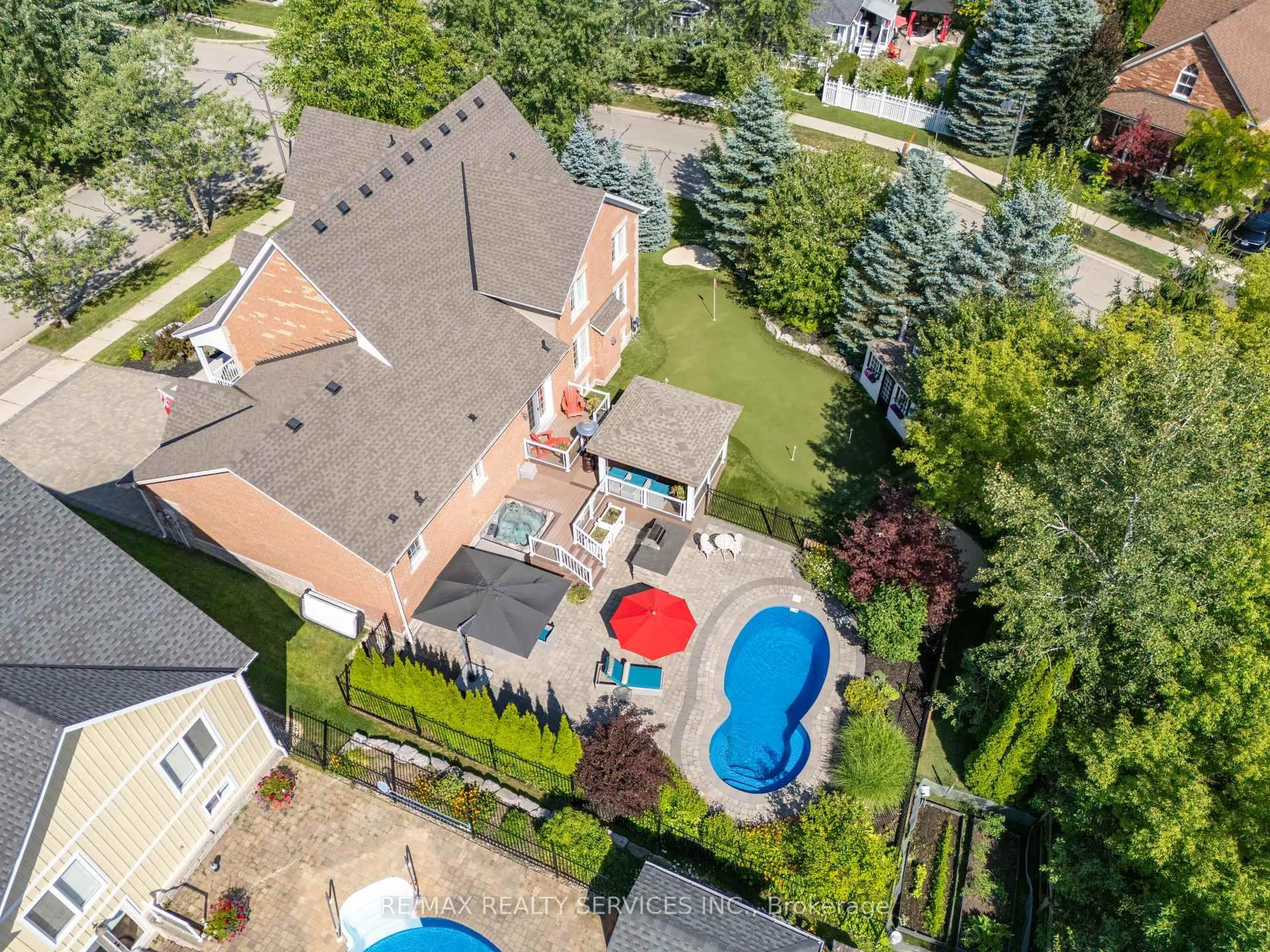 A pic from outside/outdoor area/front of a property/back of a property/a pic from drone, city buildings view from balcony for 68 North Riverdale Dr, Caledon Ontario L7C 3K3