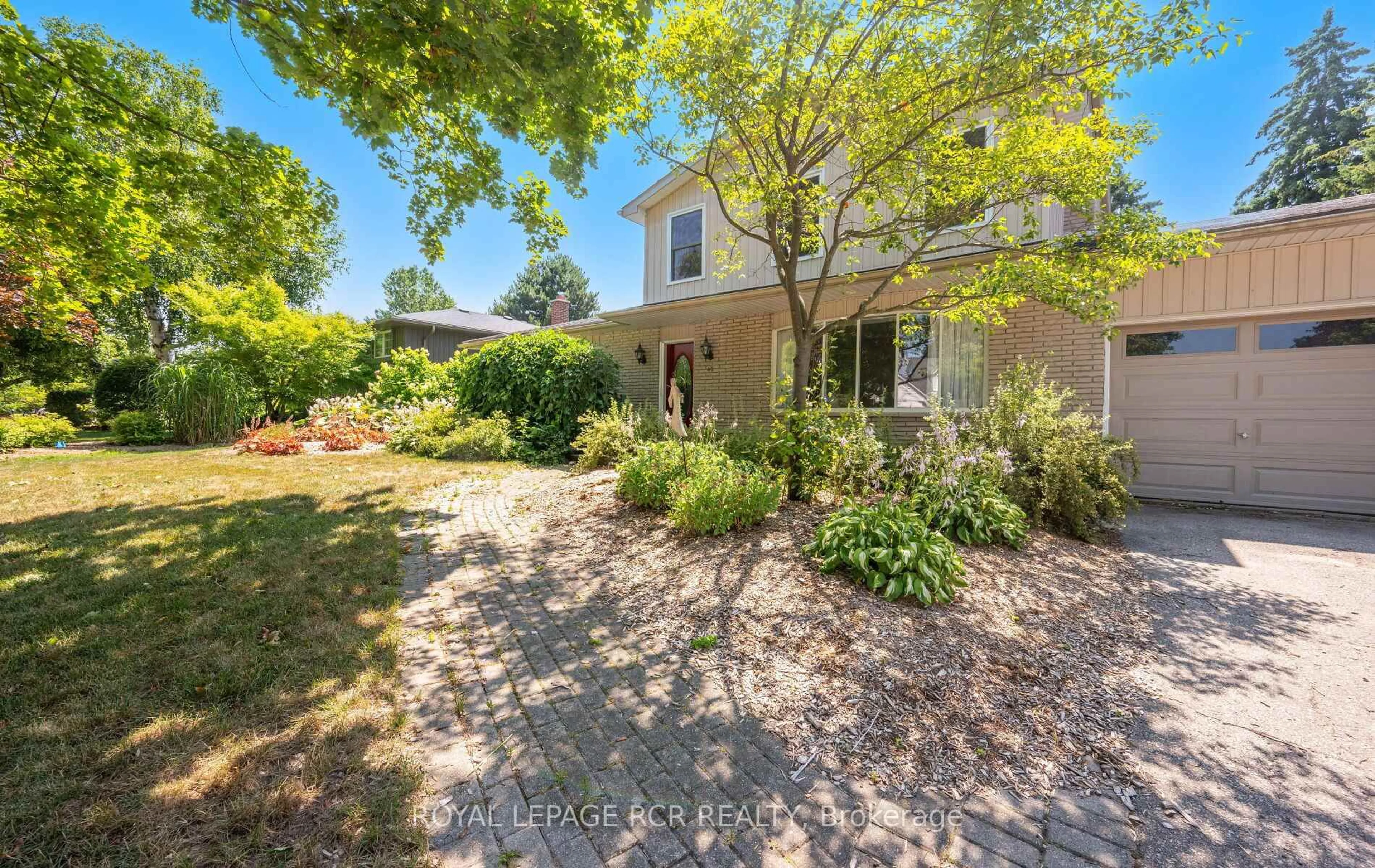 A pic from outside/outdoor area/front of a property/back of a property/a pic from drone, street for 40 Glenforest Rd, Orangeville Ontario L9W 1A5