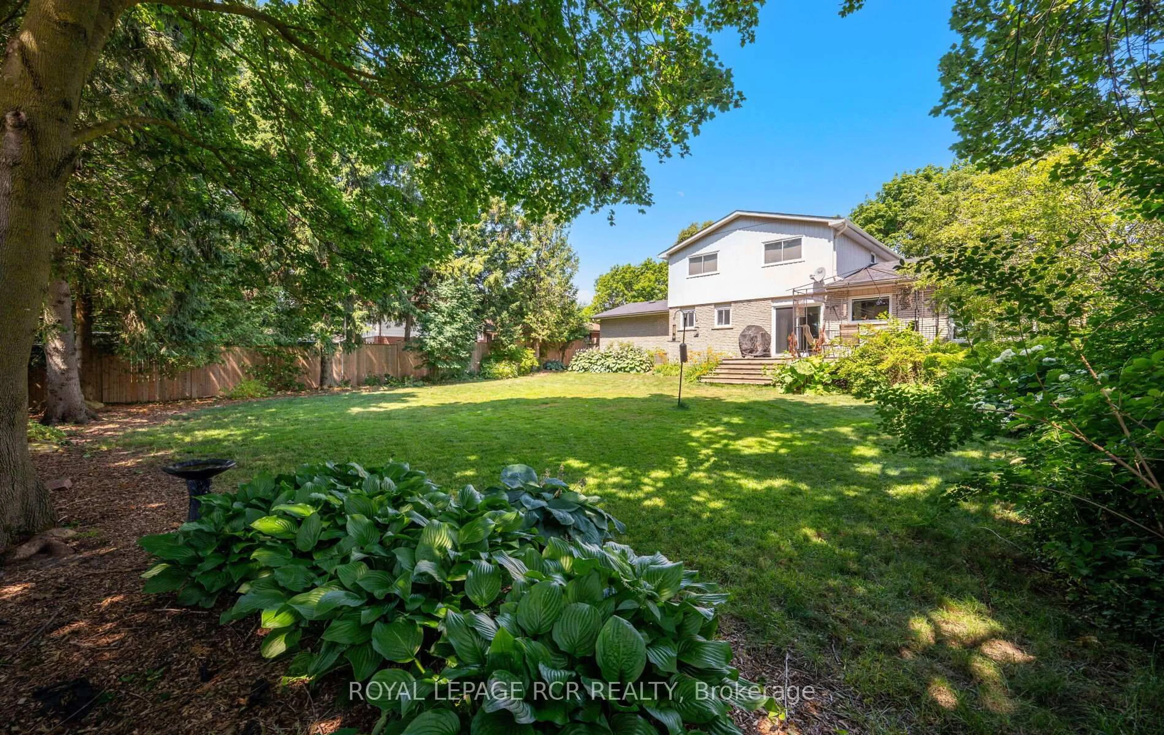 A pic from outside/outdoor area/front of a property/back of a property/a pic from drone, street for 40 Glenforest Rd, Orangeville Ontario L9W 1A5