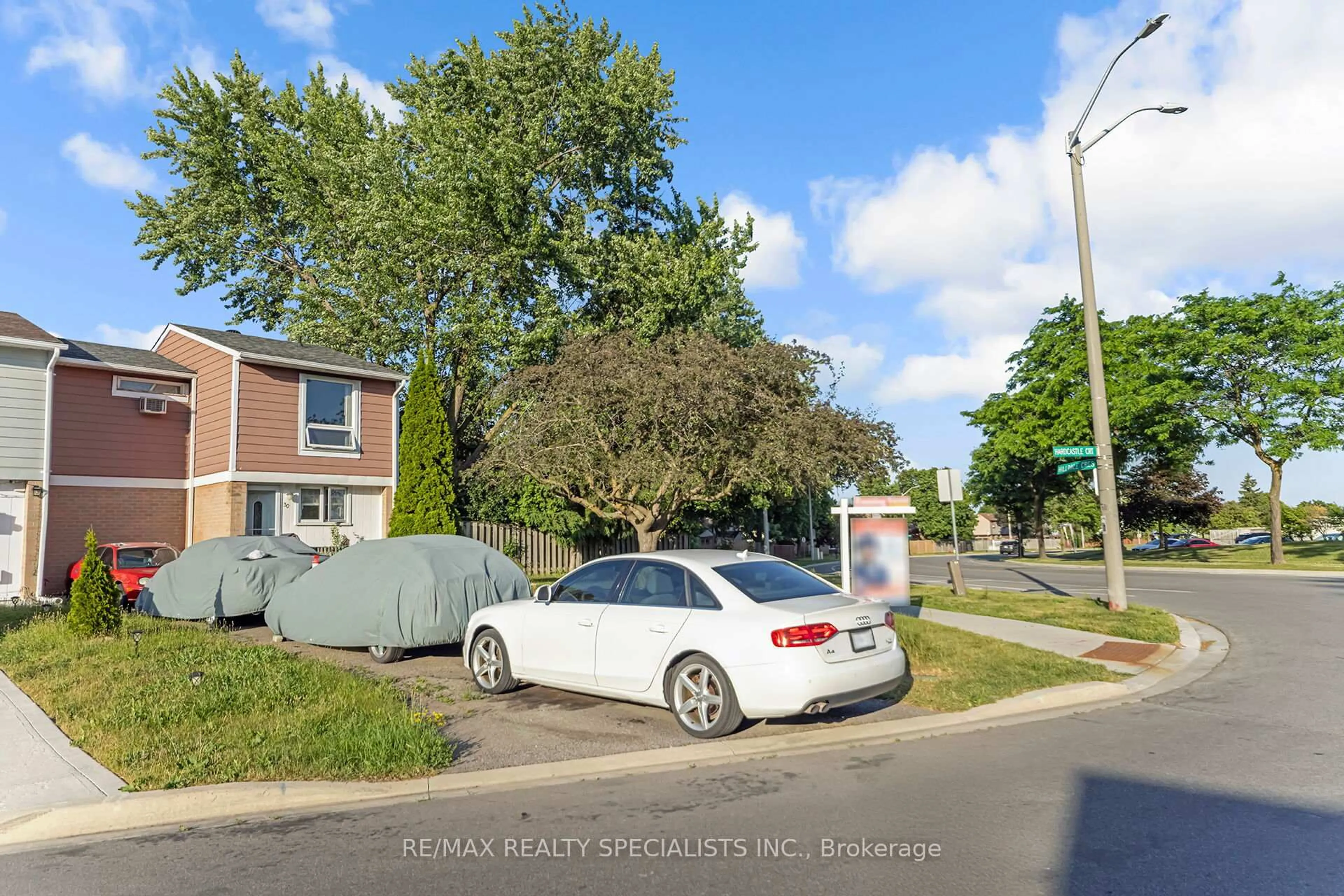 Unknown for 30 Hardcastle Crt, Brampton Ontario L6S 2B3