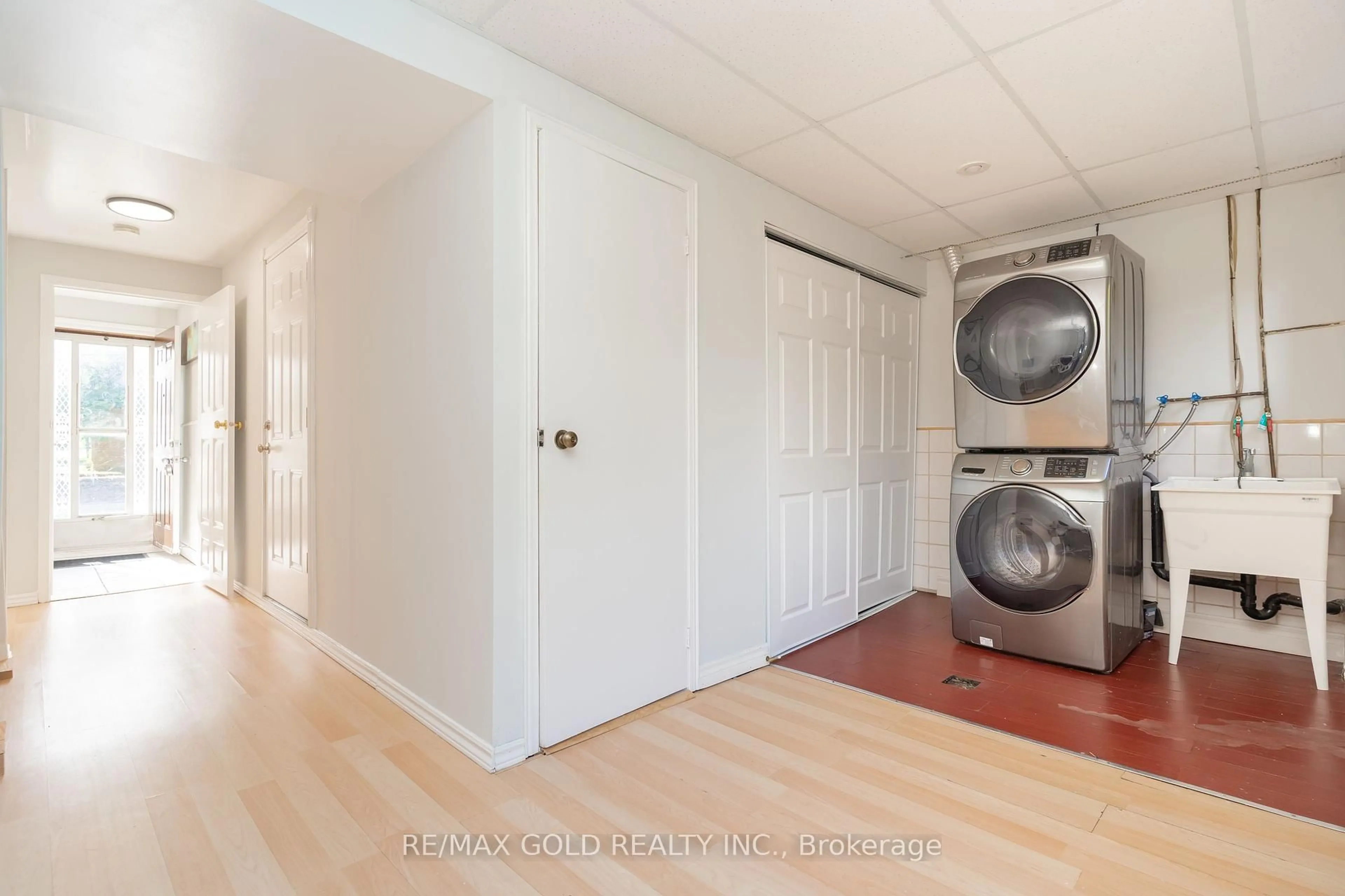 Laundry room for 57 GUILDFORD Cres, Brampton Ontario L6S 3K2