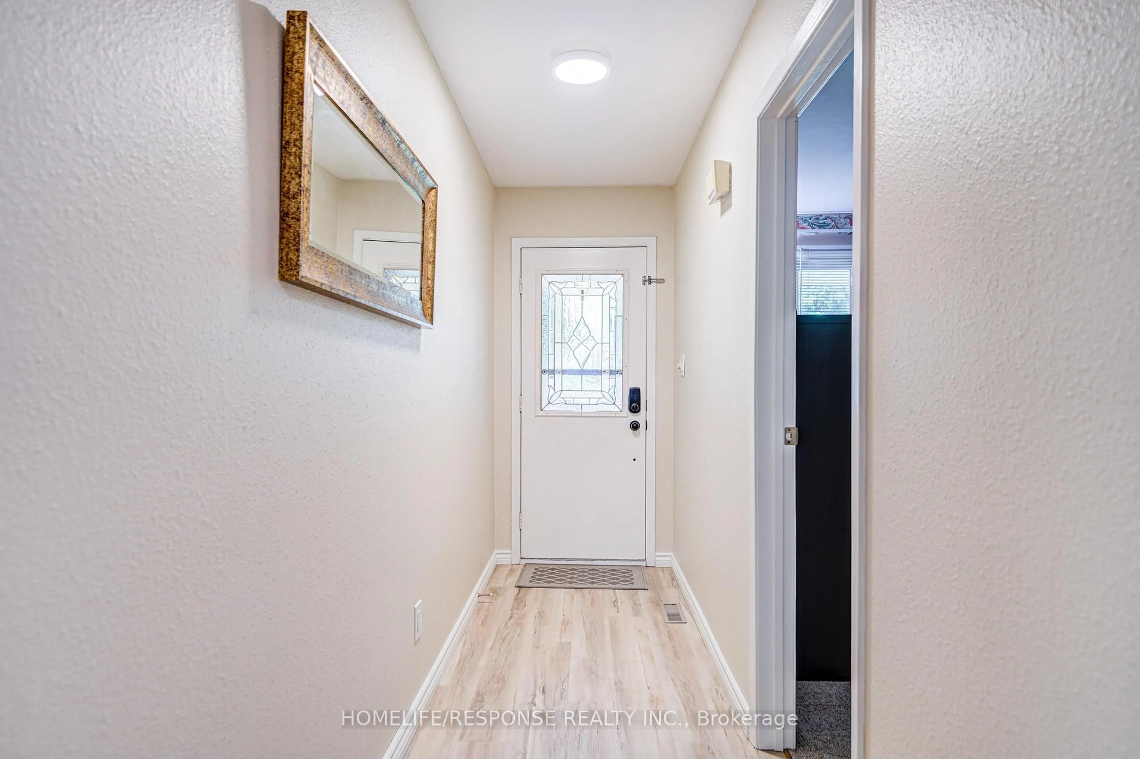 Indoor entryway for 3501 AUTUMNLEAF Cres, Mississauga Ontario L5L 1K6