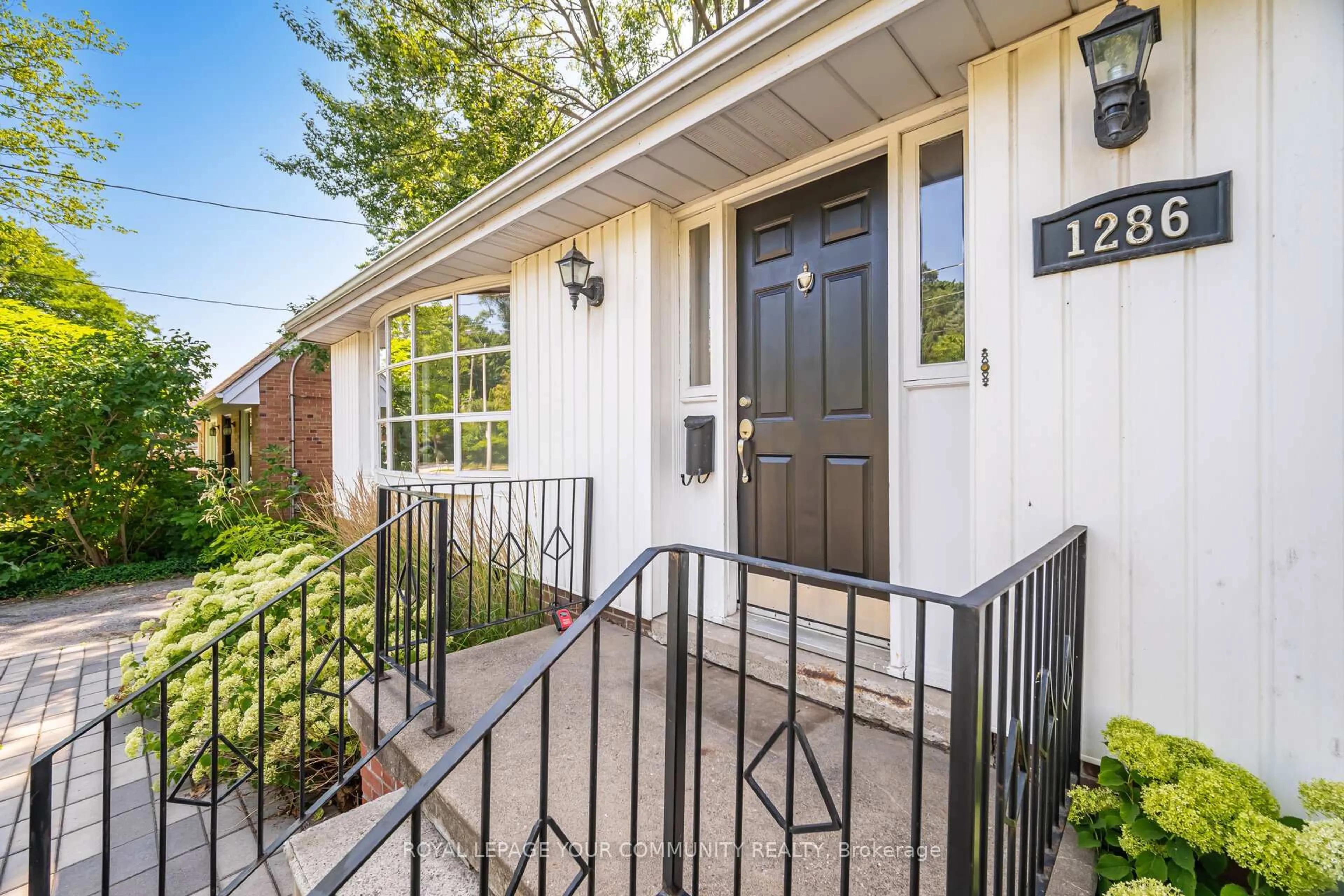 Unknown for 1286 Kipling Ave, Toronto Ontario M9B 3N5
