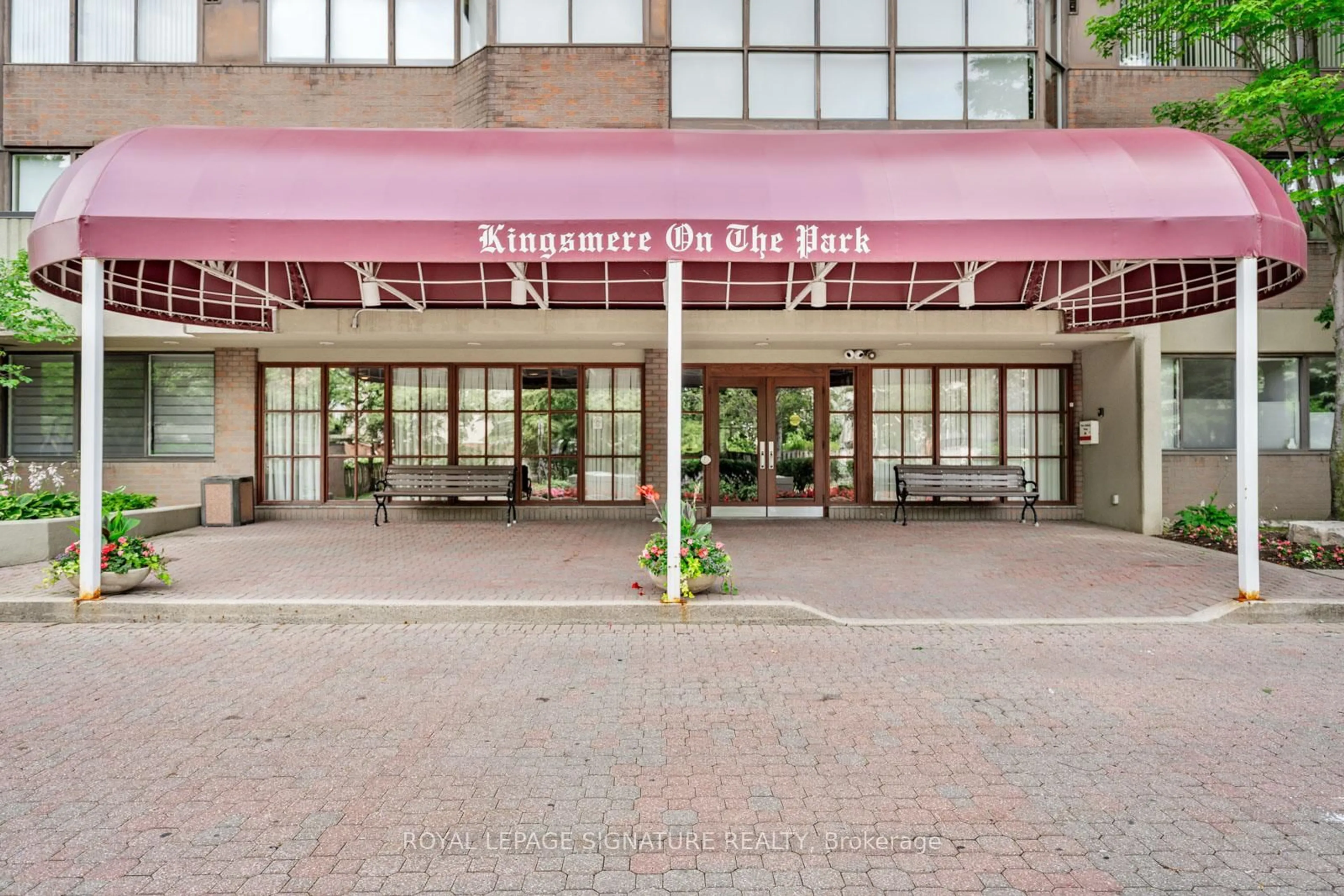 Lobby for 880 Dundas St #LPH4, Mississauga Ontario L5C 4H3