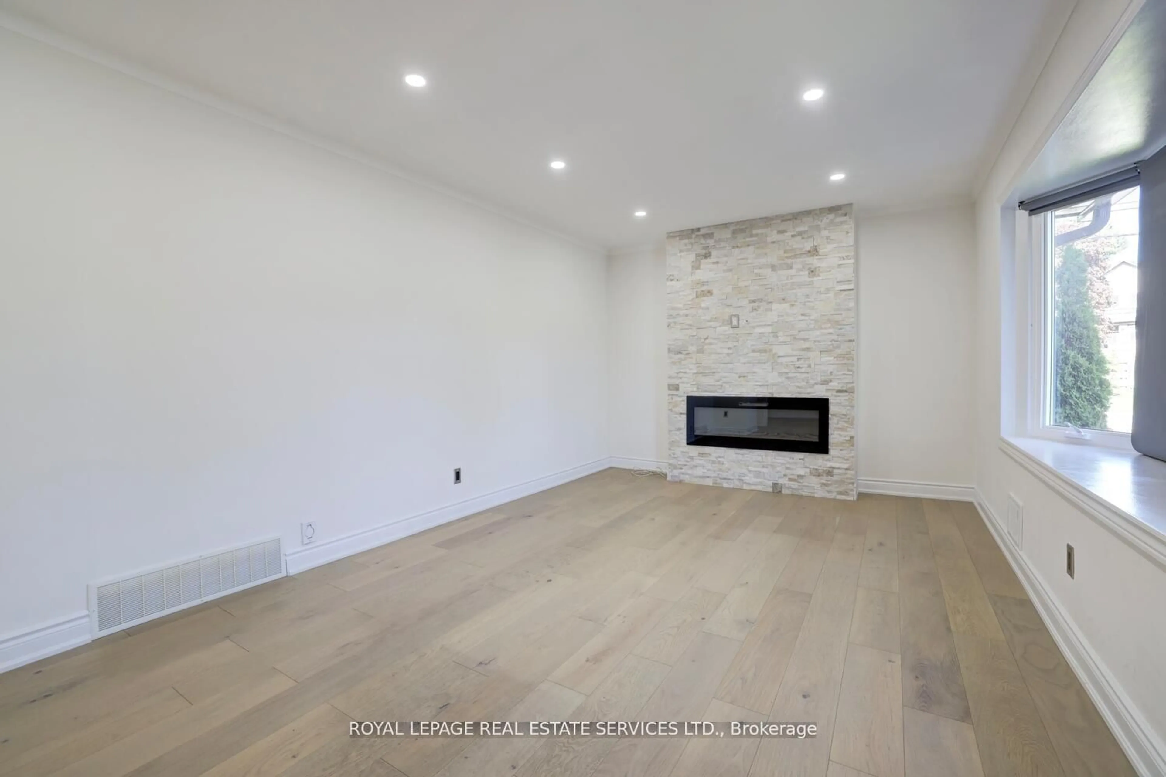 A pic of a room for 2 North Heights Rd, Toronto Ontario M9B 2T1