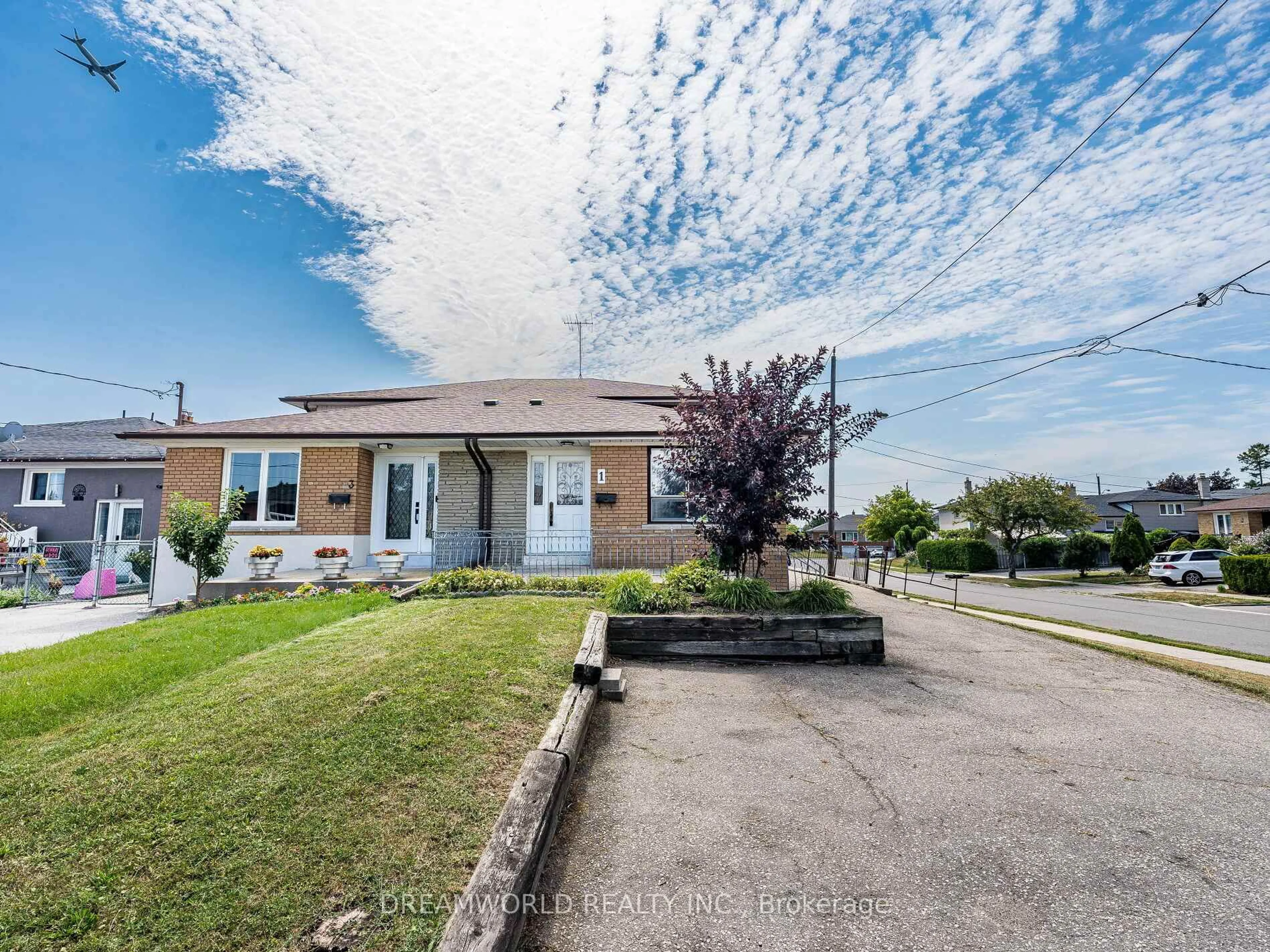 A pic from outside/outdoor area/front of a property/back of a property/a pic from drone, street for 1 Friary Crt, Toronto Ontario M3L 2B4
