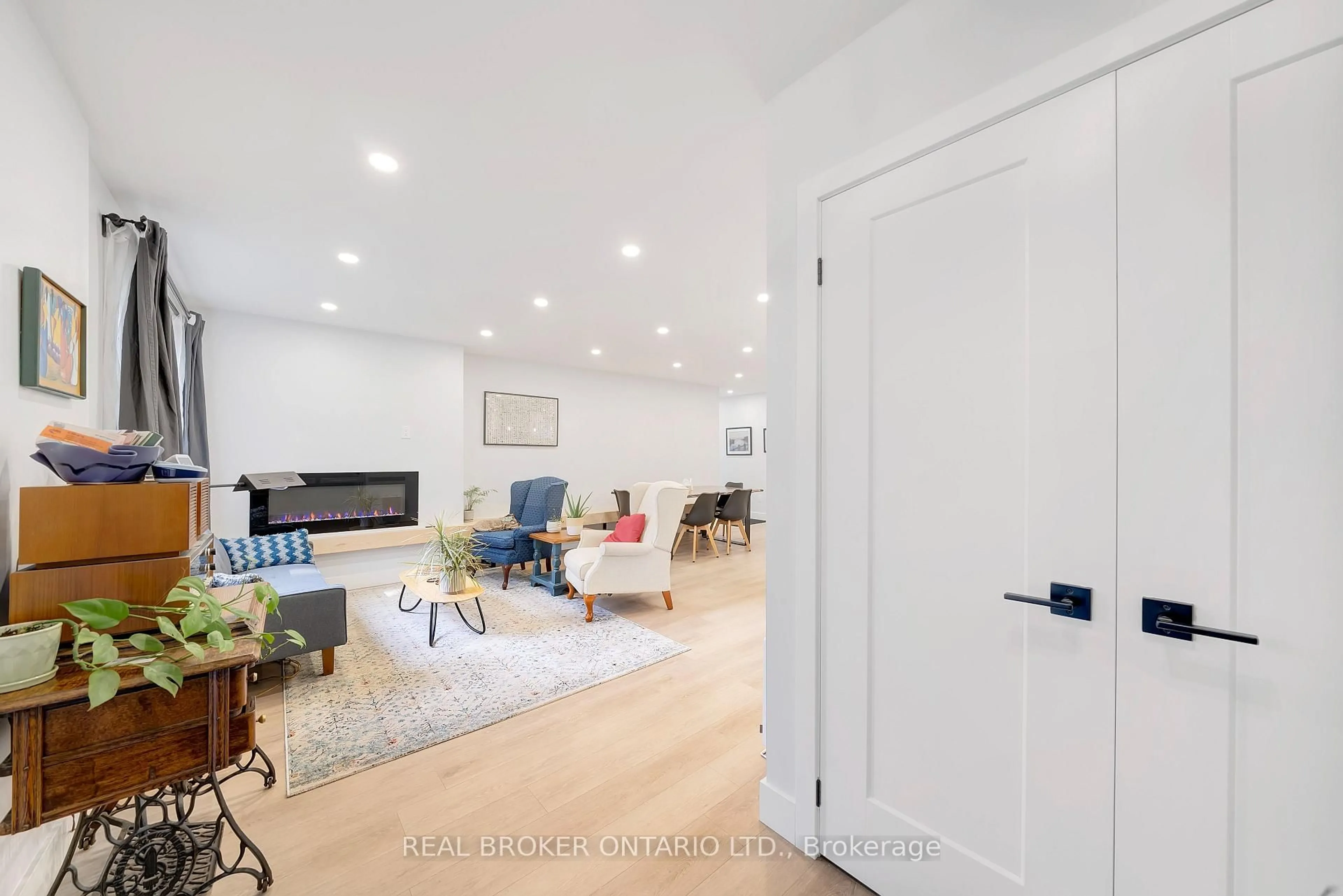 Unknown for 579 Chamberlain Rd, Burlington Ontario L7L 2V2