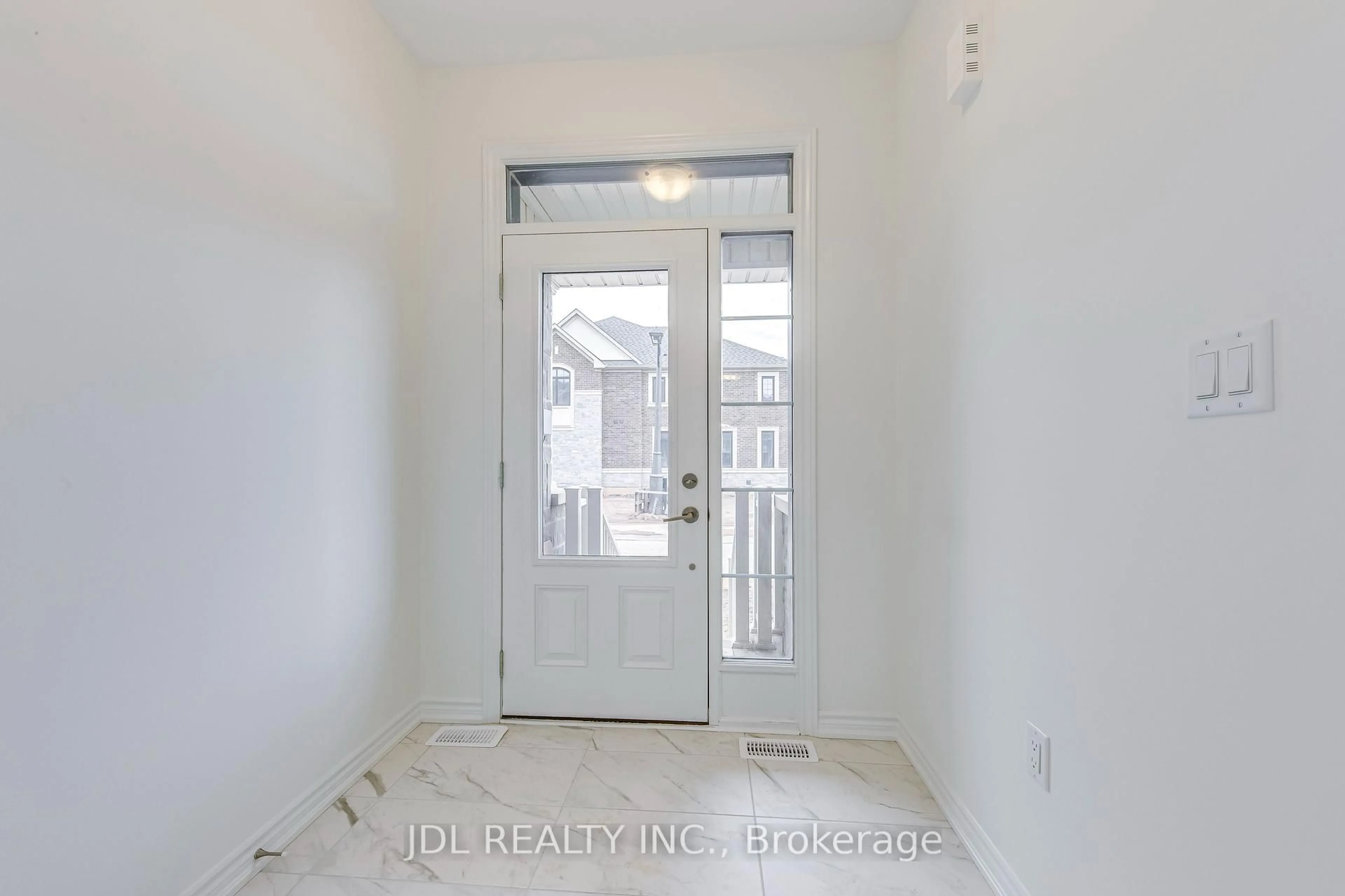 Indoor entryway for 3036 Robert Lamb Blvd, Oakville Ontario L6H 7H5