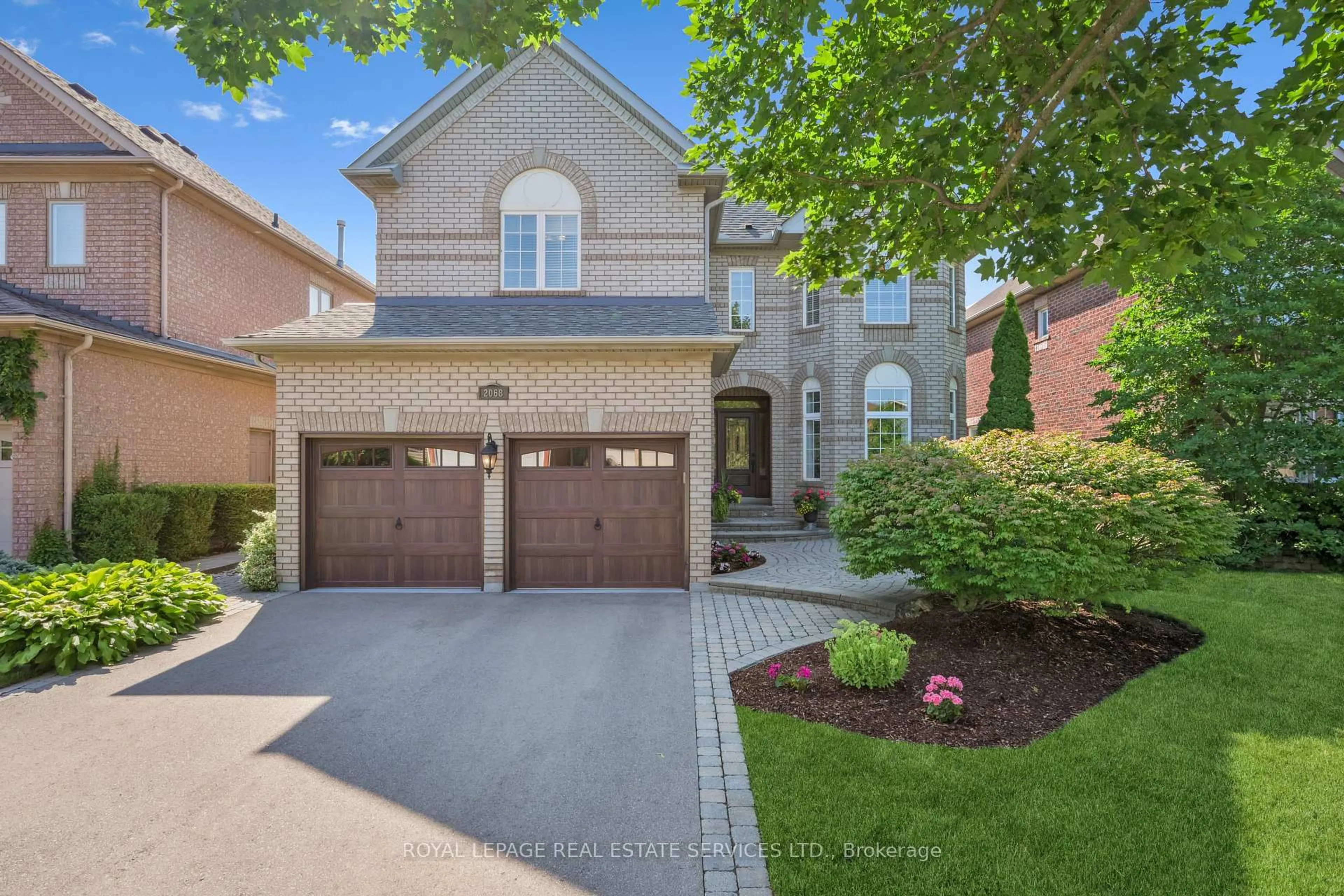 Home with brick exterior material, street for 2068 Heatherwood Dr, Oakville Ontario L6M 3P5