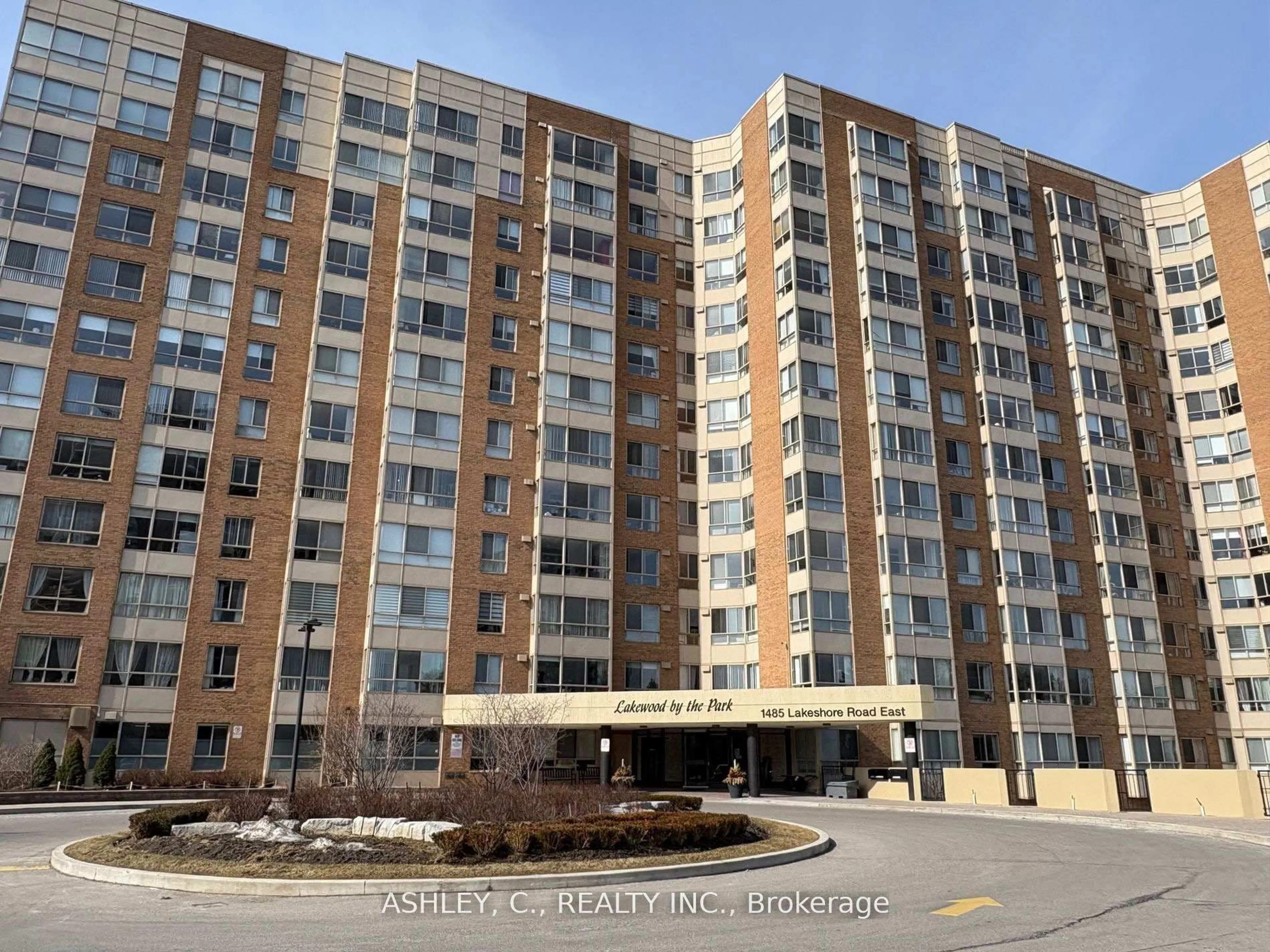 Indoor foyer for 1485 Lakeshore Rd #216, Mississauga Ontario L5E 3G2