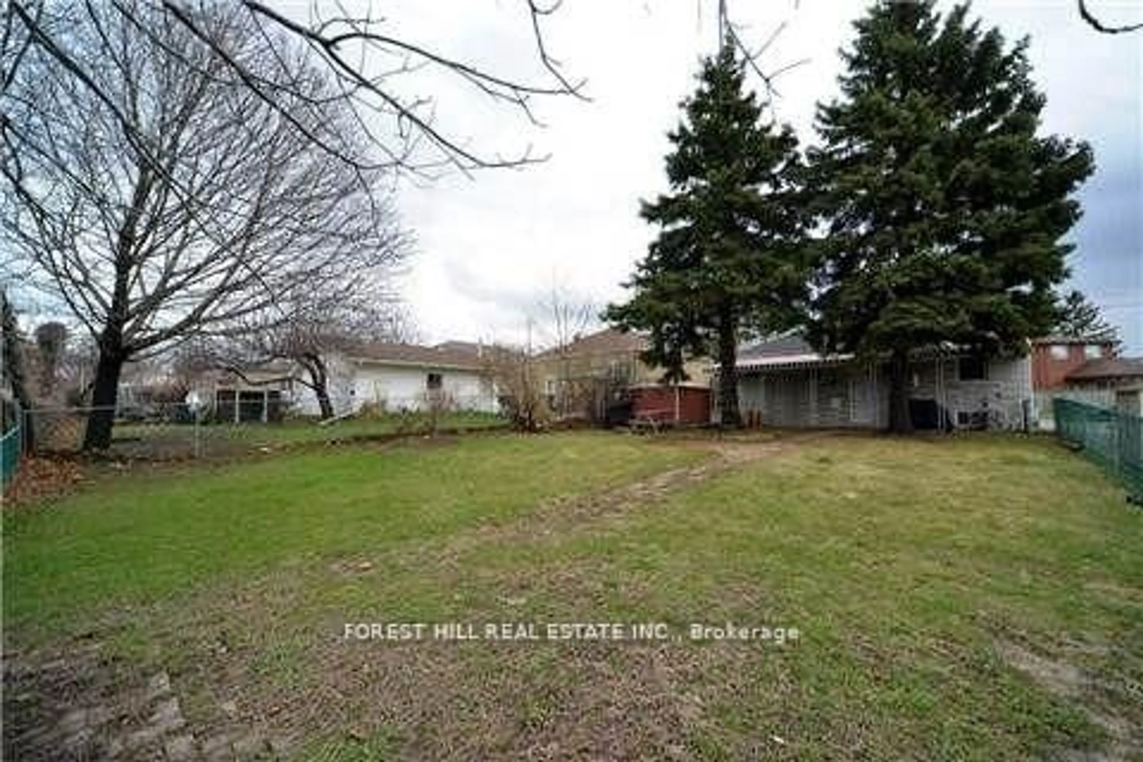 A pic from outside/outdoor area/front of a property/back of a property/a pic from drone, street for 272 Richard Clark Dr, Toronto Ontario M3M 1W4