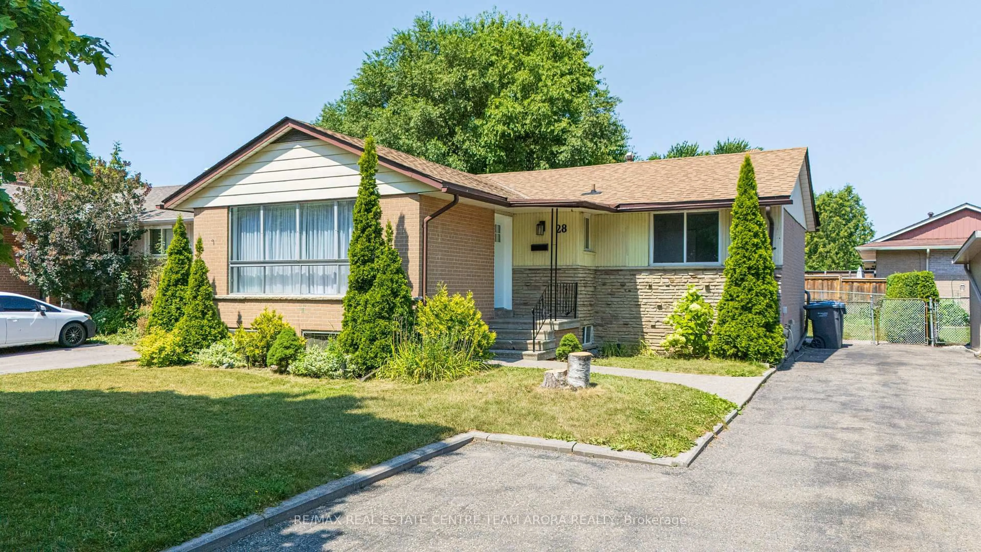 Home with vinyl exterior material, street for 28 Burgby Ave, Brampton Ontario L6X 2G9