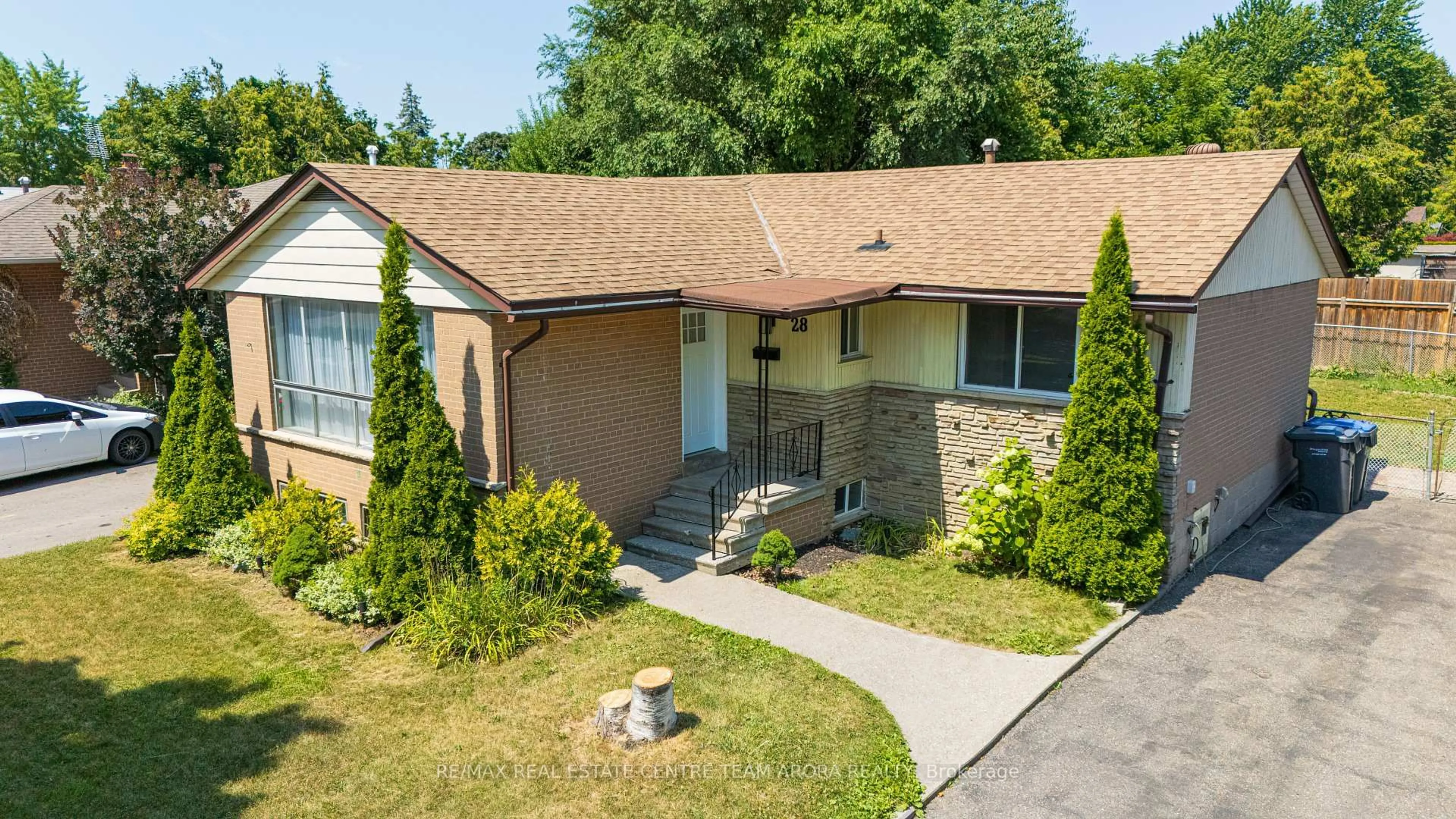 Unknown for 28 Burgby Ave, Brampton Ontario L6X 2G9