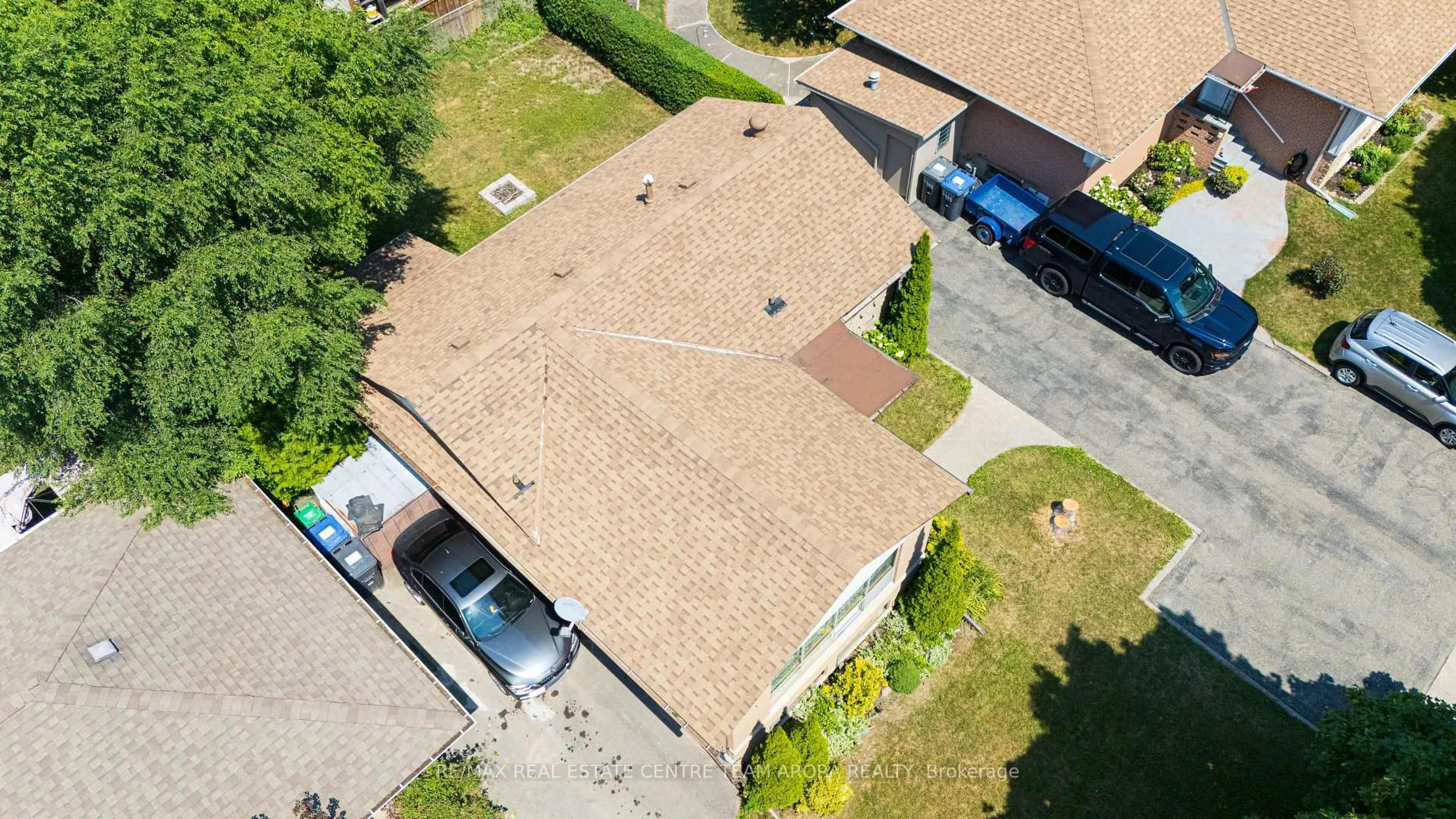A pic from outside/outdoor area/front of a property/back of a property/a pic from drone, street for 28 Burgby Ave, Brampton Ontario L6X 2G9