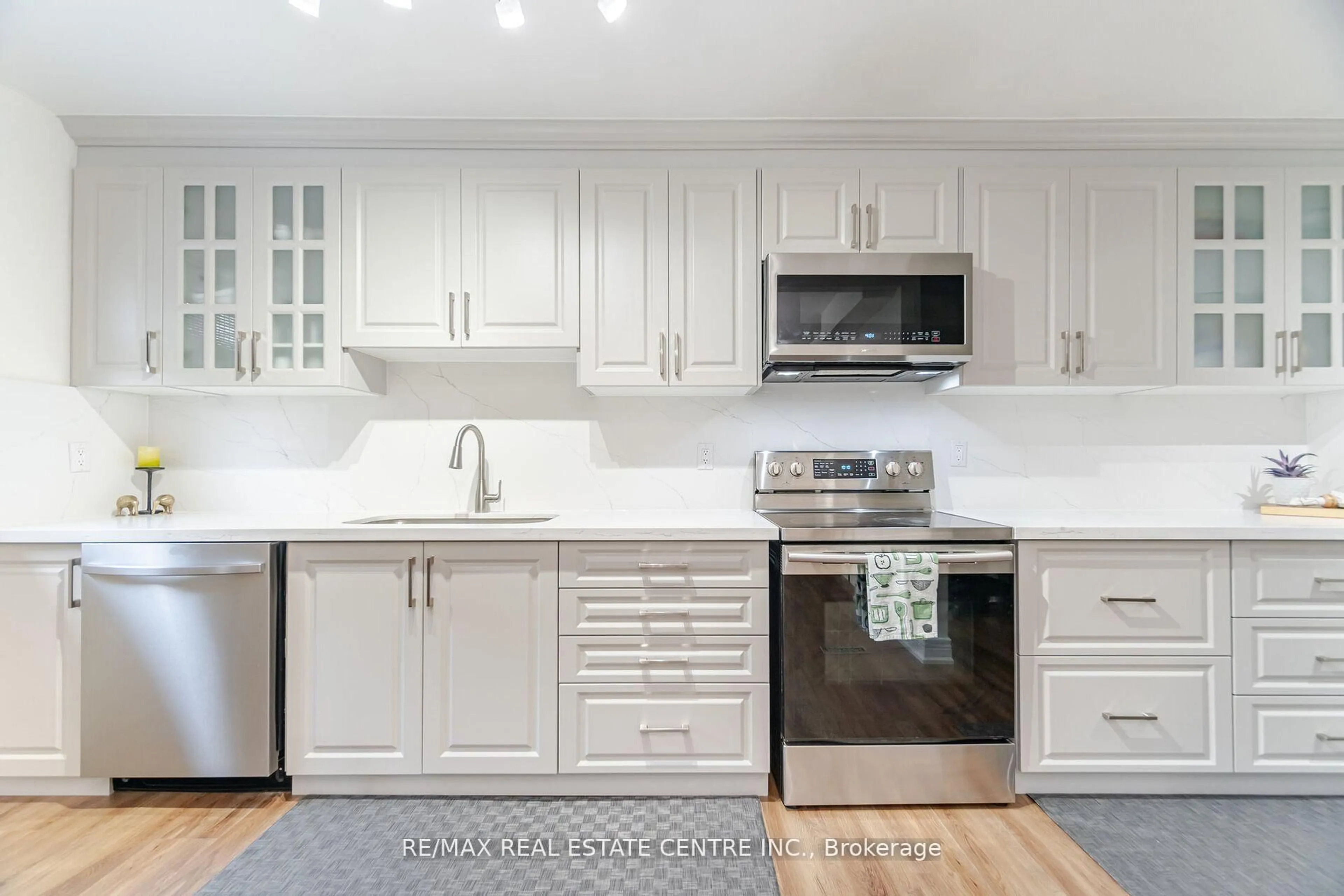 Open concept kitchen, unknown for 30 Heslop Rd #34, Milton Ontario L9T 1B3