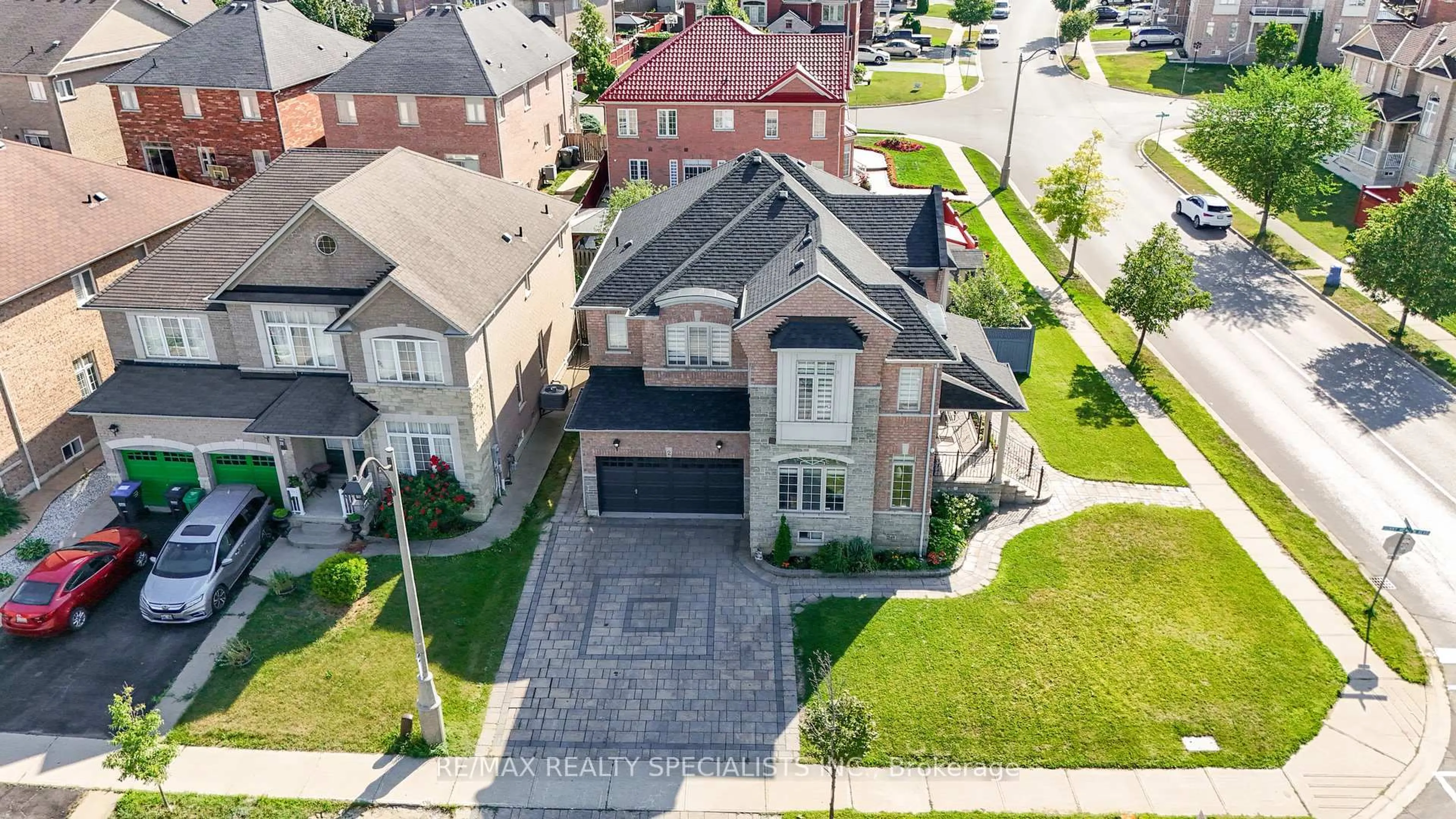 A pic from outside/outdoor area/front of a property/back of a property/a pic from drone, street for 2 Severin St, Brampton Ontario L6R 0R1